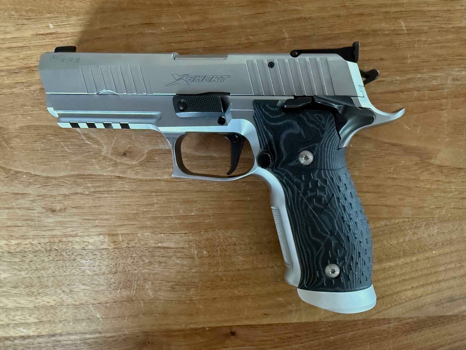 Sig Sauer X-Five Supermatch in .40 S&W mit 9 mm X-Short Wechselsystem