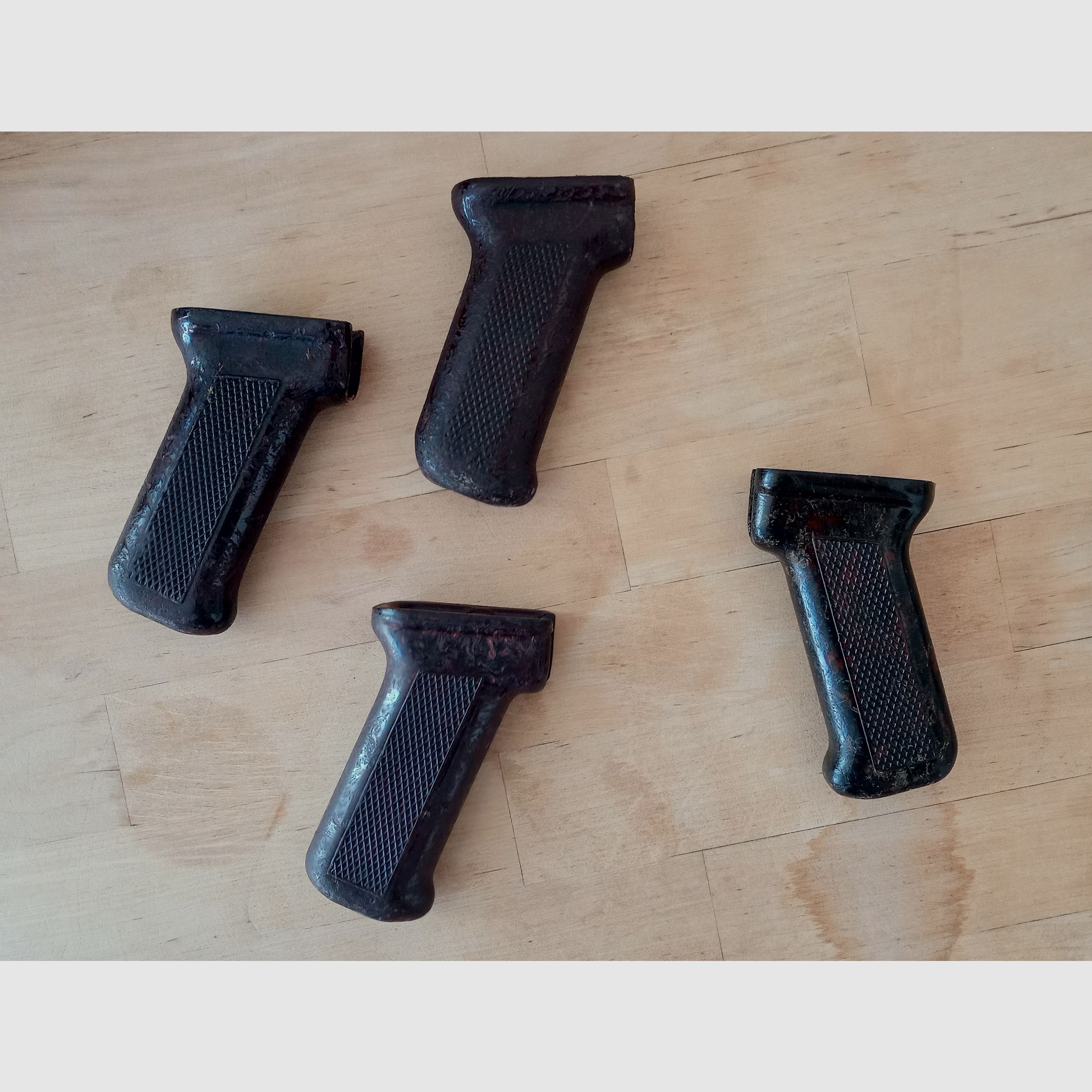 Rumänische AKM-Griffe aus Bakelit besser als der russische Griff / auch für AK74 AK-100 / Yunker / Cybergun 47