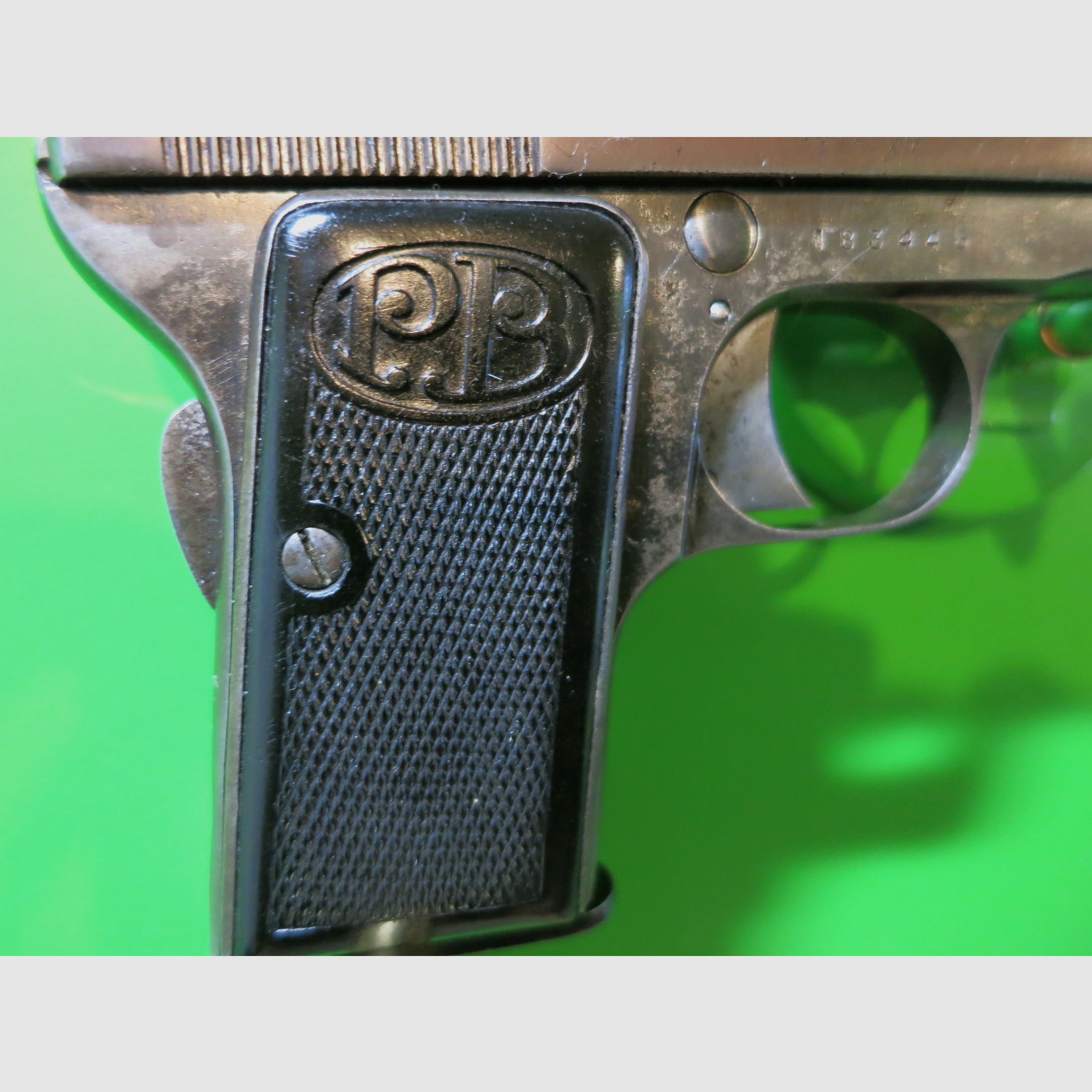 Pistola de bolsillo Beretta Mod. 1920 (418) Versión III; 6,35 mm Browning; J. Bond 007!        #38-