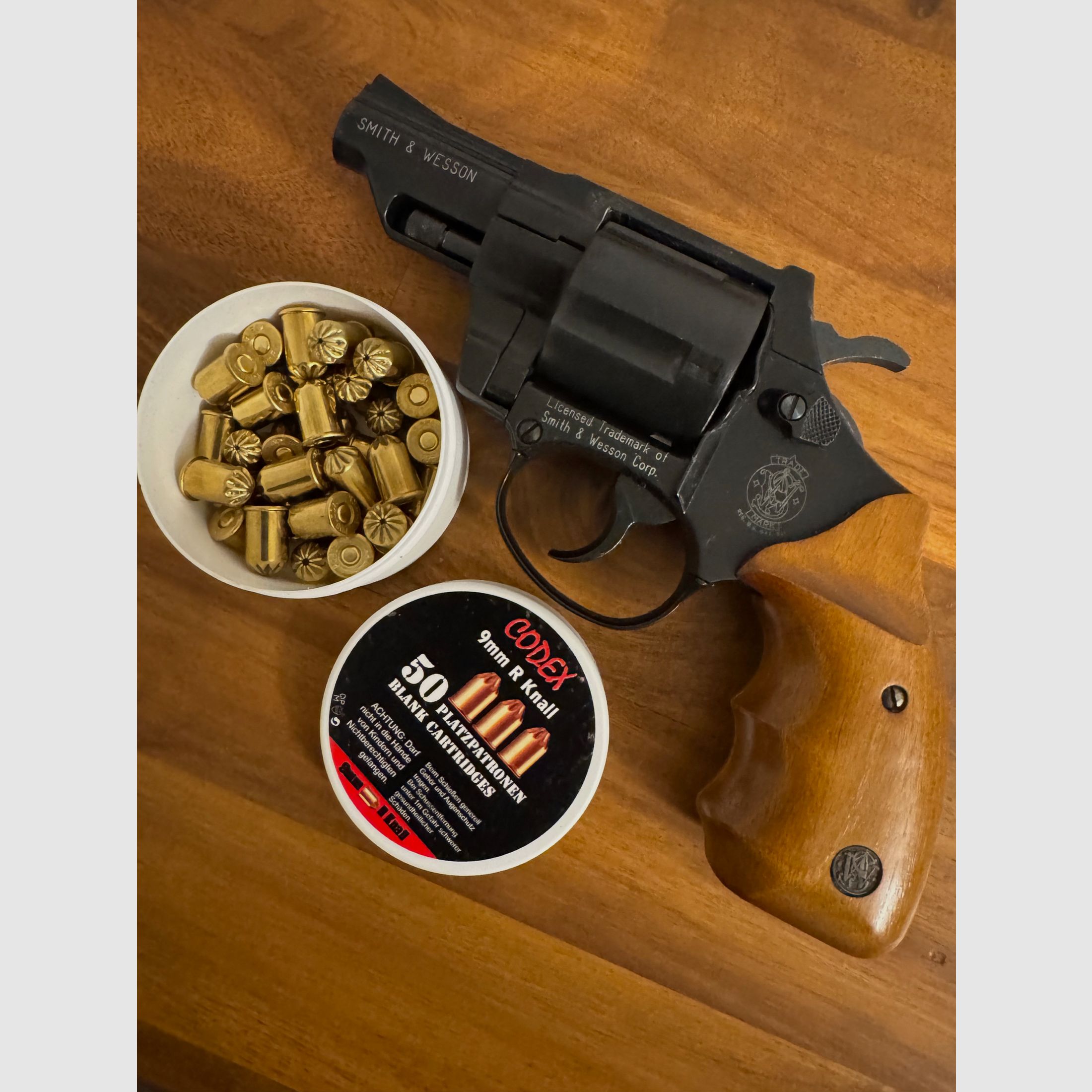 Smith&Wesson Combat skræmmerevolver + patroner, billede 1 af 7