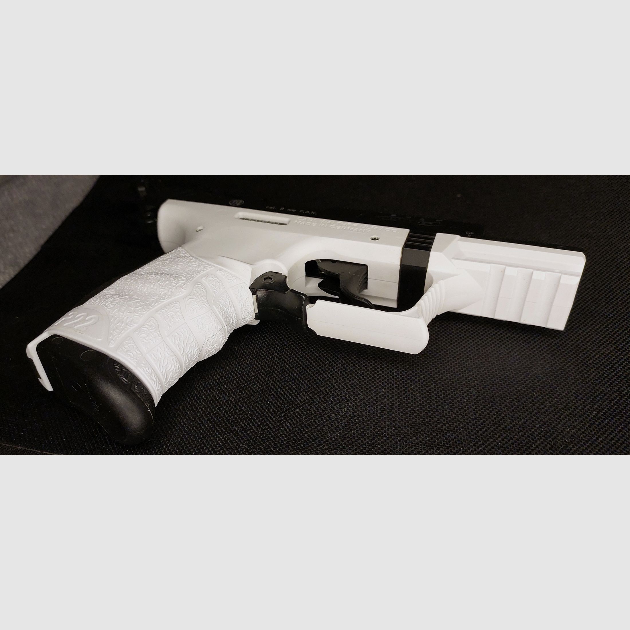 Walther P22Q Schreckschuss Pistole 9mm P.A.K. Sondermodell CHESS (PTB 778) mit 2 Magazinen - neuwertig! [P 22 q]