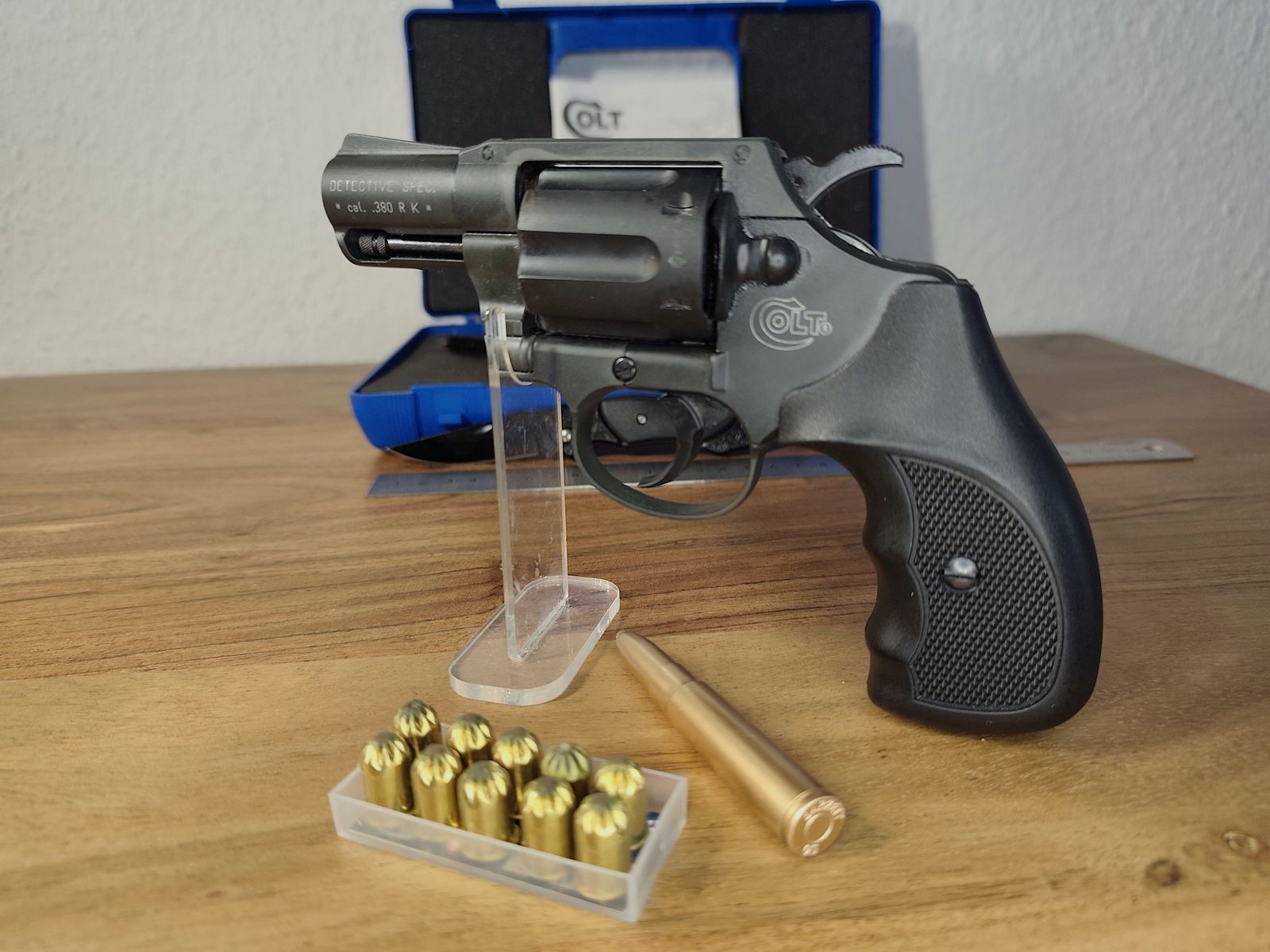 Umarex Colt Detective Spécial 9mm RK + cartouches de poivre + petit couteau de poche