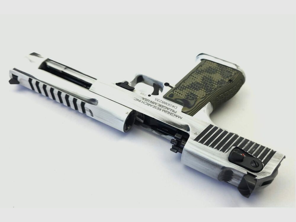 Magnum Resarch Magnum Research Desert Eagle 6″ WMD Cerakote