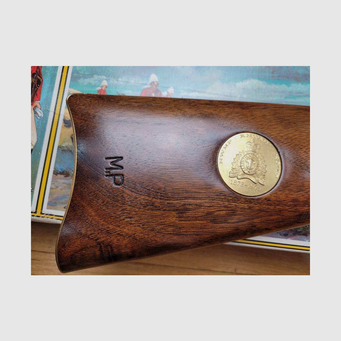 Très belle Winchester commémo – « RCMP Centenial 1873-1973 » – Musket 1894 – 9.500 ex. – 30-30 Win – Boite d&rsquo;origine – État parfait, image 4 sur 24