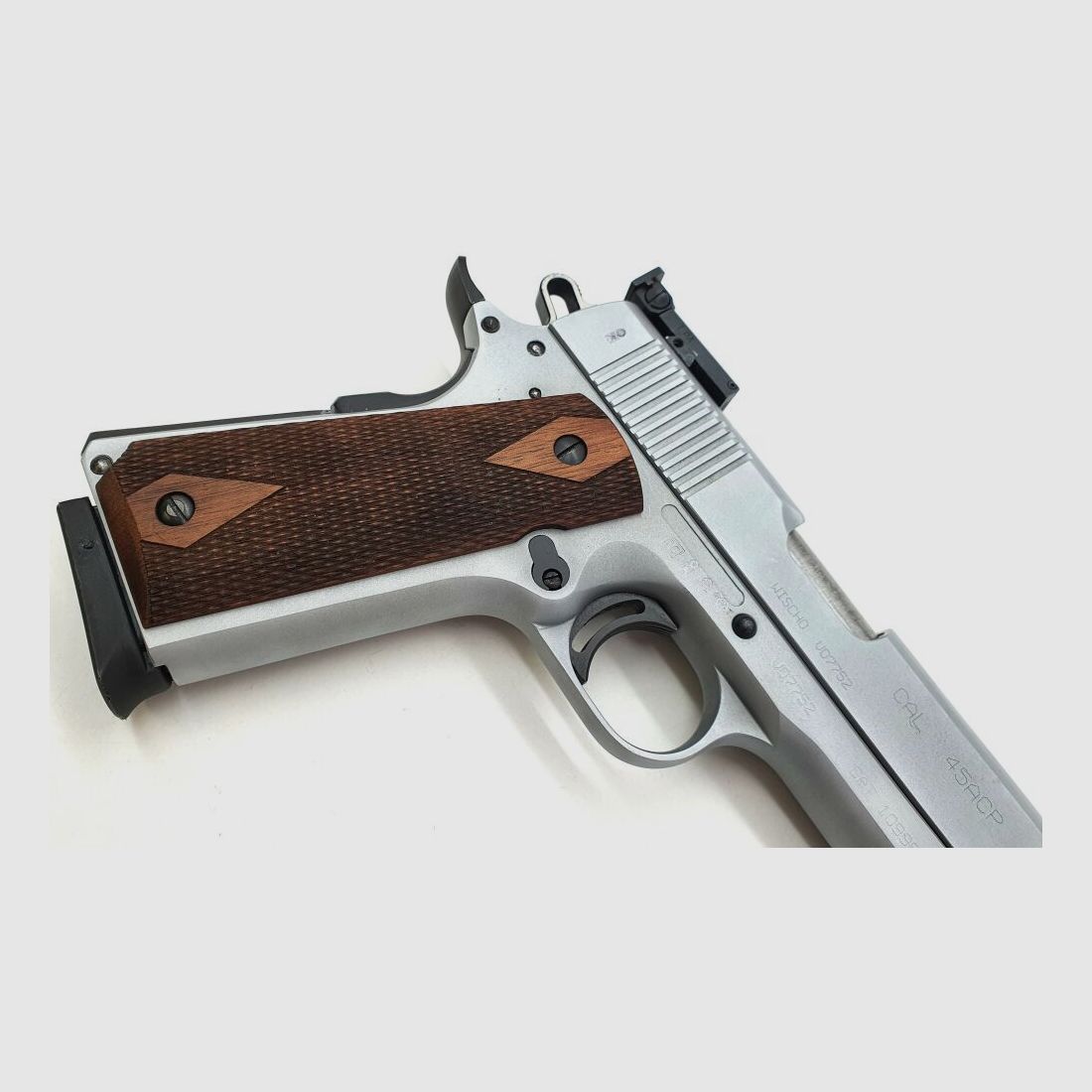 Tangfoglio Witness 1911, Usado con cargador de repuesto