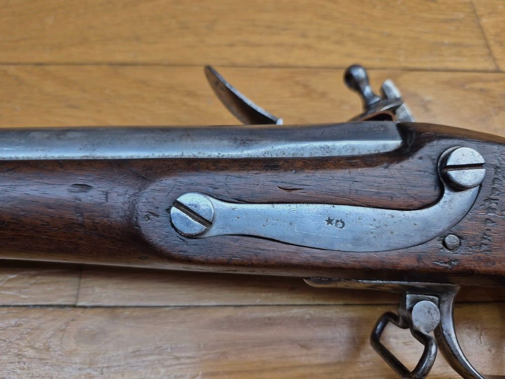 Sehr schönes Gewehr 1777 modifiziert AN IX – Sehr seltene Herstellung von 1807 (vor Russland) – Kaiserliche Manufaktur von St-Étienne – Homogene Stempel – Sehr schönes Holz – Ausgezeichneter Lauf – Rute nach Modell – Seltenes Zustand für eine seltene Waffe – TBE++, Bild 36 von 47