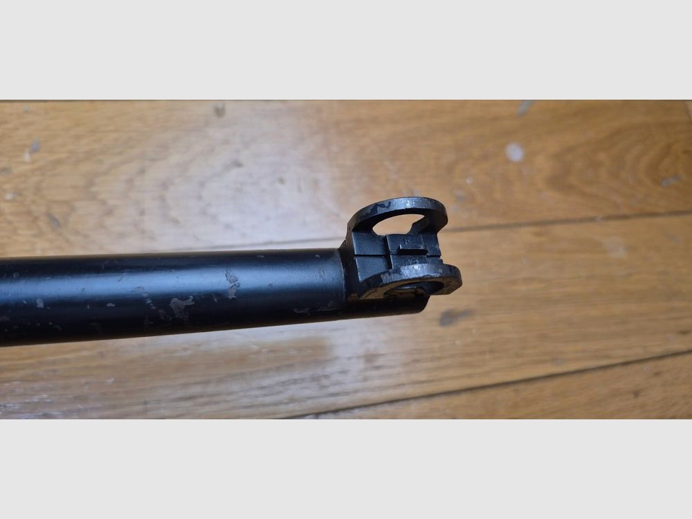 Beau Fusil Lee-Enfield N°8 MKI – Arme d&rsquo;entrainement réglementaire britannique – Cal .22LR – Fabrication Fazakerley de 1952 – Bel exemplaire militaire « civilisé » – Dioptre militaire de qualité – Très beau canon et bonne mécanique – beau bois – TBE, image 21 sur 31