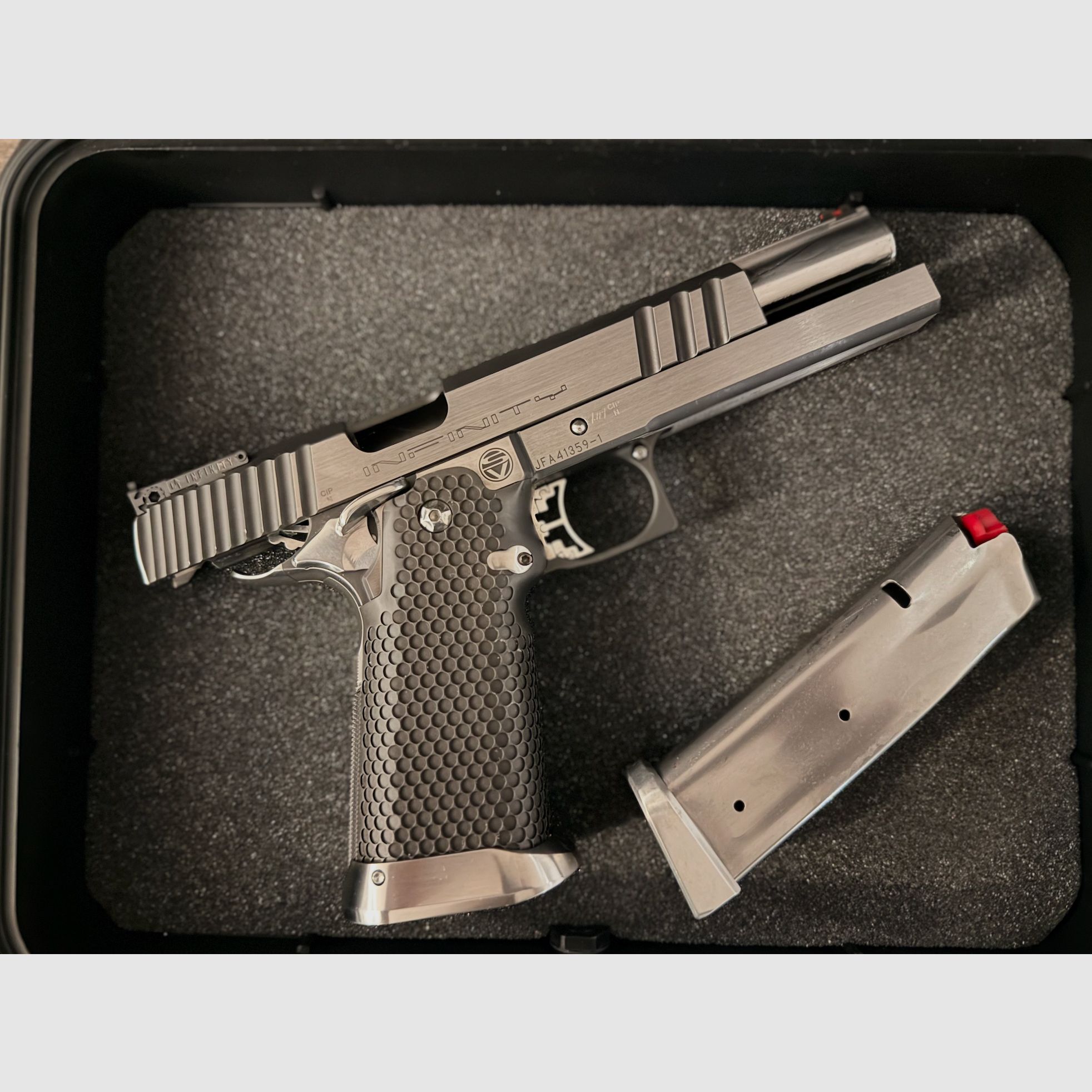 SVI Infinity 2011 .40 S&W – in new condition – IPSC ready