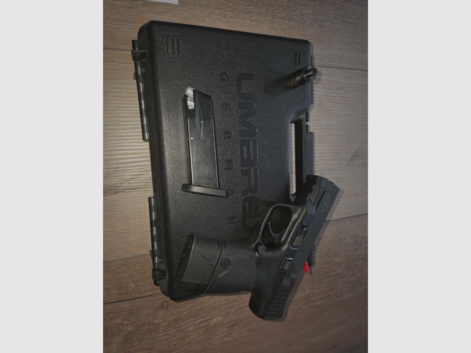 9 mm półautomatyczny