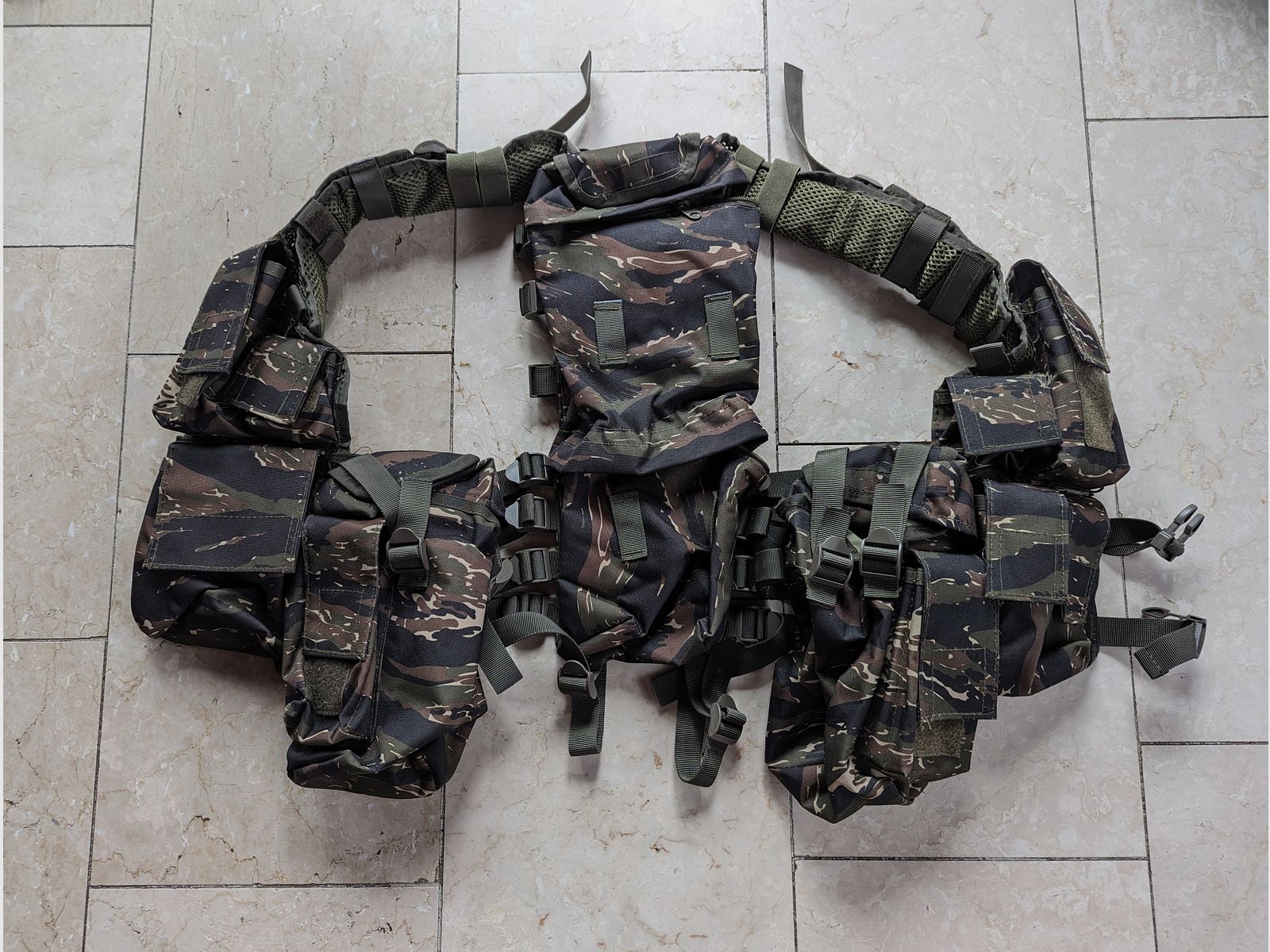 MFH Tiger Stripe Tactische Weste Carrier Tactical Vest Camouflage Airsoft