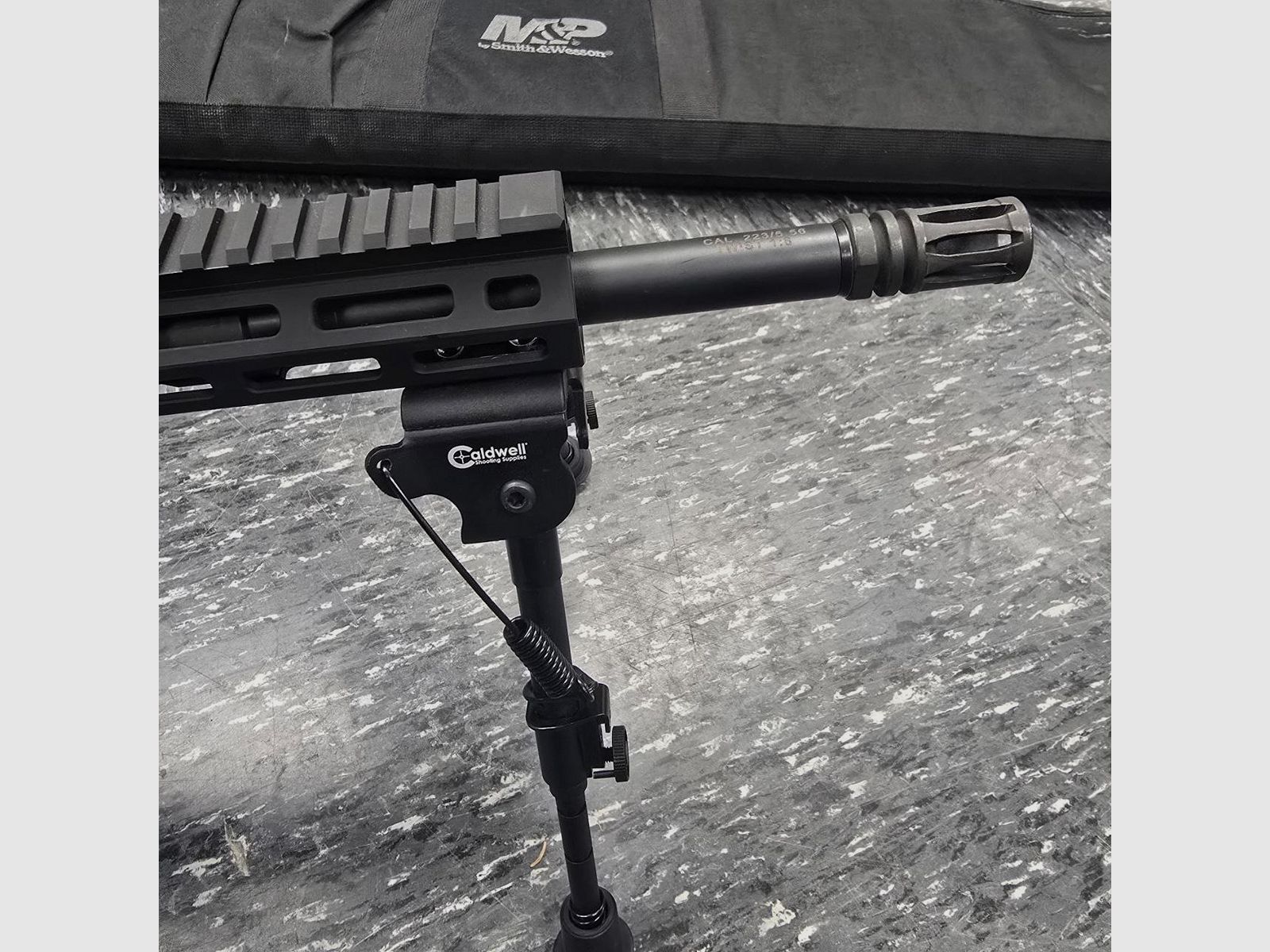 Savage MSR .223 z dwójnogą i lunetą Bushnell Banner 4-16x44