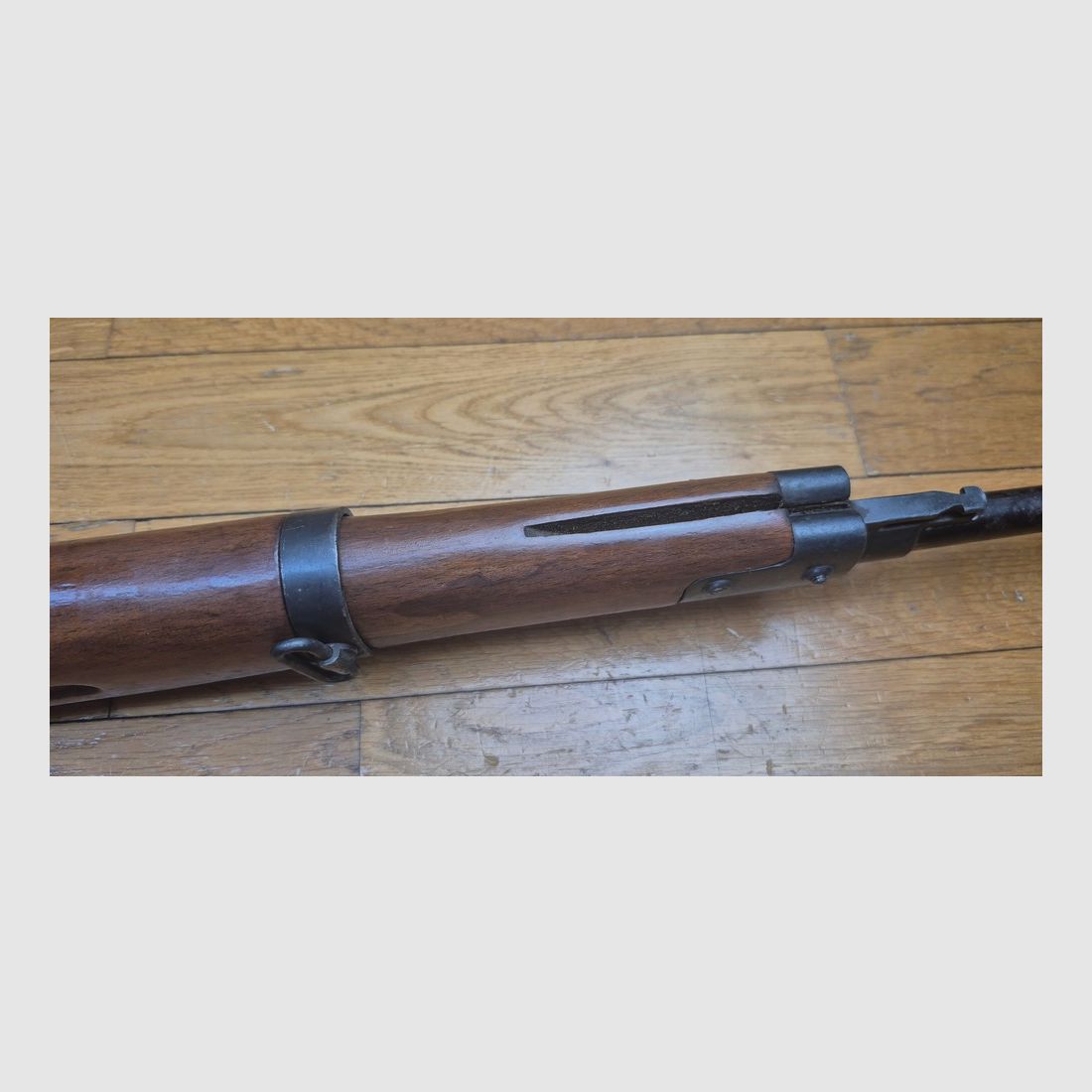 Sehr schöner Karabiner Truppe Speciale Carcano Modell 1938 (91/38 TS) – Arsenal von Terni – Kal. 6,5×52 – Monomatrikulation – Sehr schönes Holz – Ausgezeichneter mechanischer Zustand – Schöner Lauf mit klaren Zügen bis zur Mündung – Waffe von 1940 – TBE++/TBE+++, Bild 15 von 34