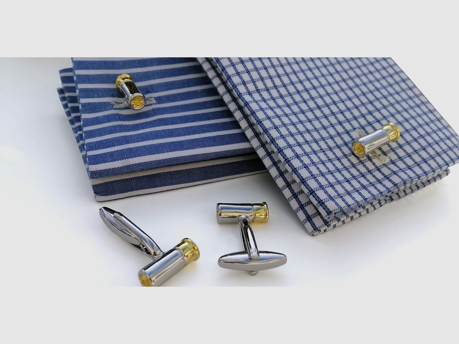 <Cufflinks in shotgun cartridge design>