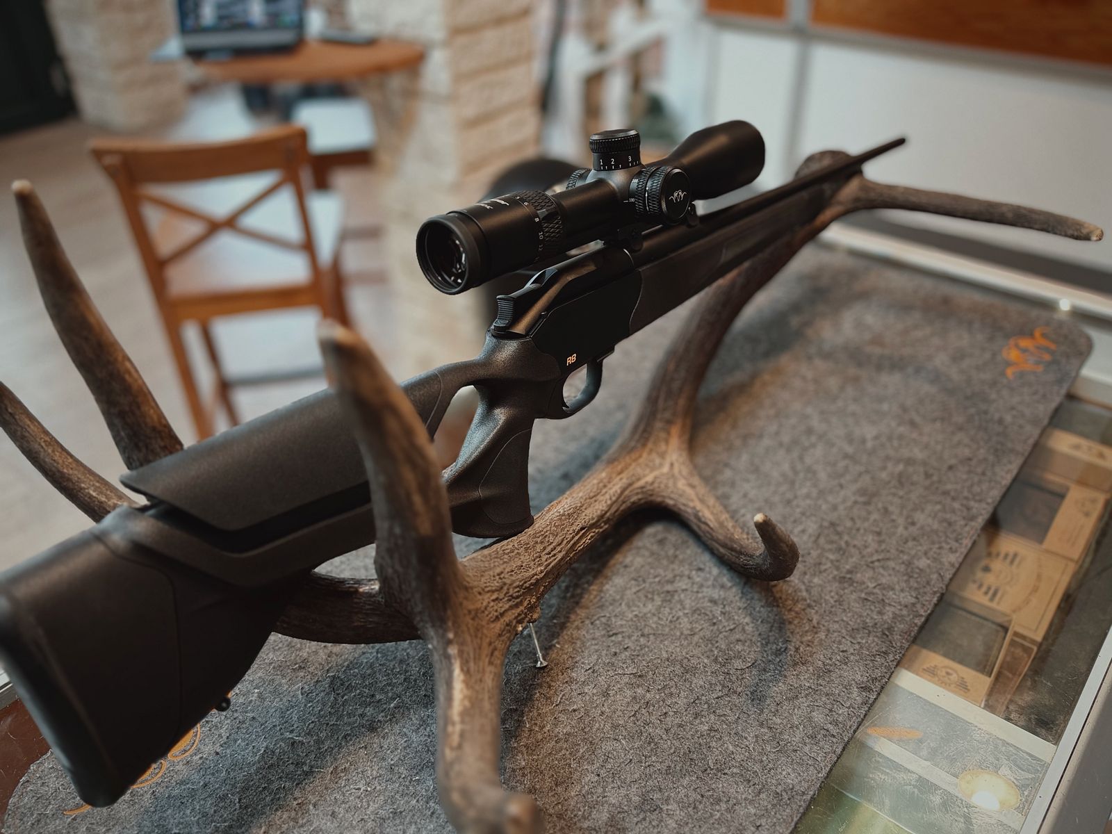 Blaser R8 Ultimate Linksausführung Kal. .308 Win. mit Blaser B2 3-18x50 IC QDC+ – Neuwaffe