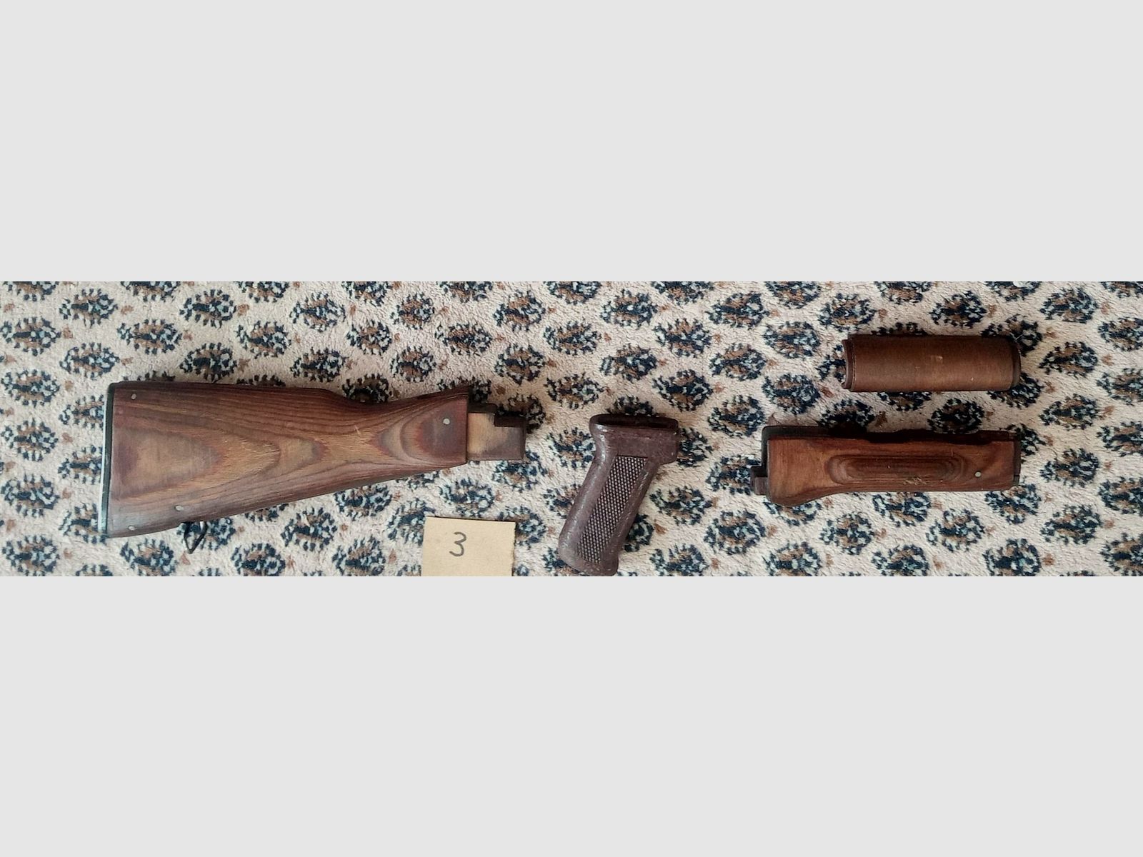 Conjuntos completos de madera laminada para stock fijo, incluyendo empuñadura de baquelita, stock y guardamanos / AKM y AK74 / también posible para NEDI SDM Type 56 de forma indirecta
