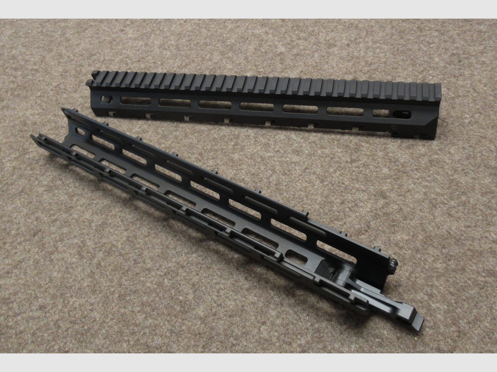 Garde-main ACHERON pour SIG SG 550, image 2 sur 2
