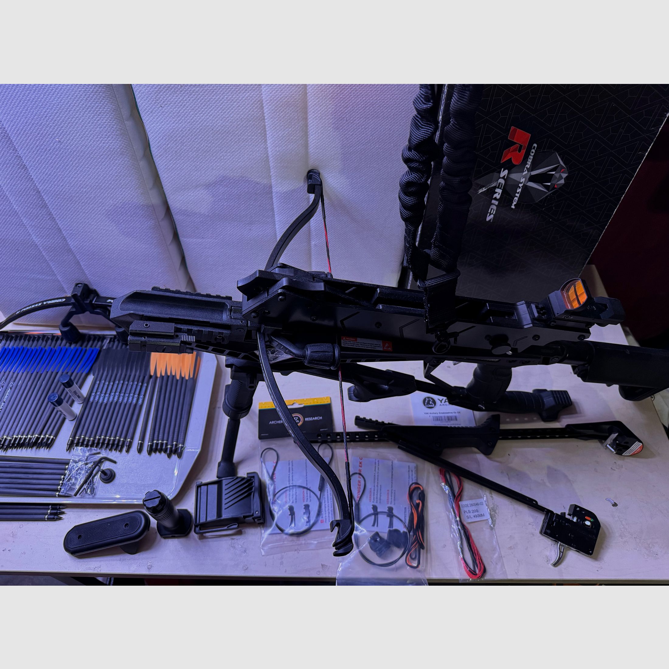 Cobra Adder mit installiertem v2 Kit und 180 lbs Wurfarm