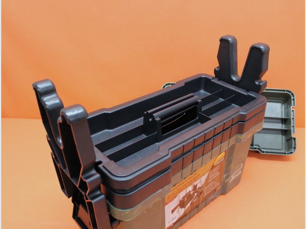 Plano Plano Shooters Case: Range-Box z uchwytem na broń z polimeru w kamuflażu zielonym