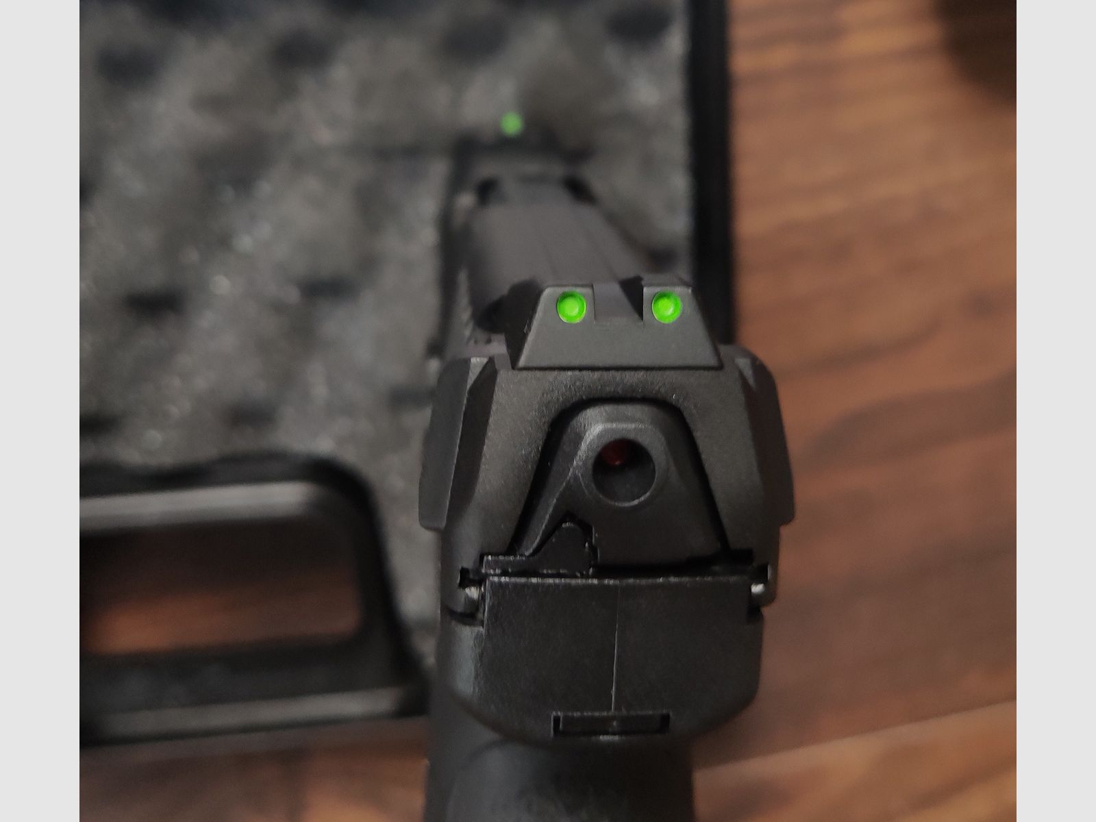 H&K VP9 / SFP9 GBB Airsoft Pistole mit Zubehör