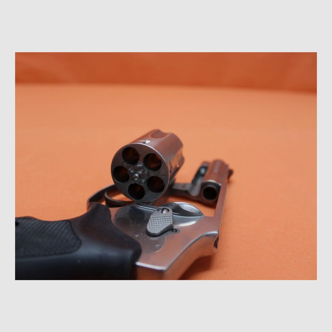 Smith & Wesson Revolver .357Magnum Smith&Wesson/ S&W 640-3 Stainless, 2 1/8" Lauf mit Rampenkorn/ Gummigriff/ DAO