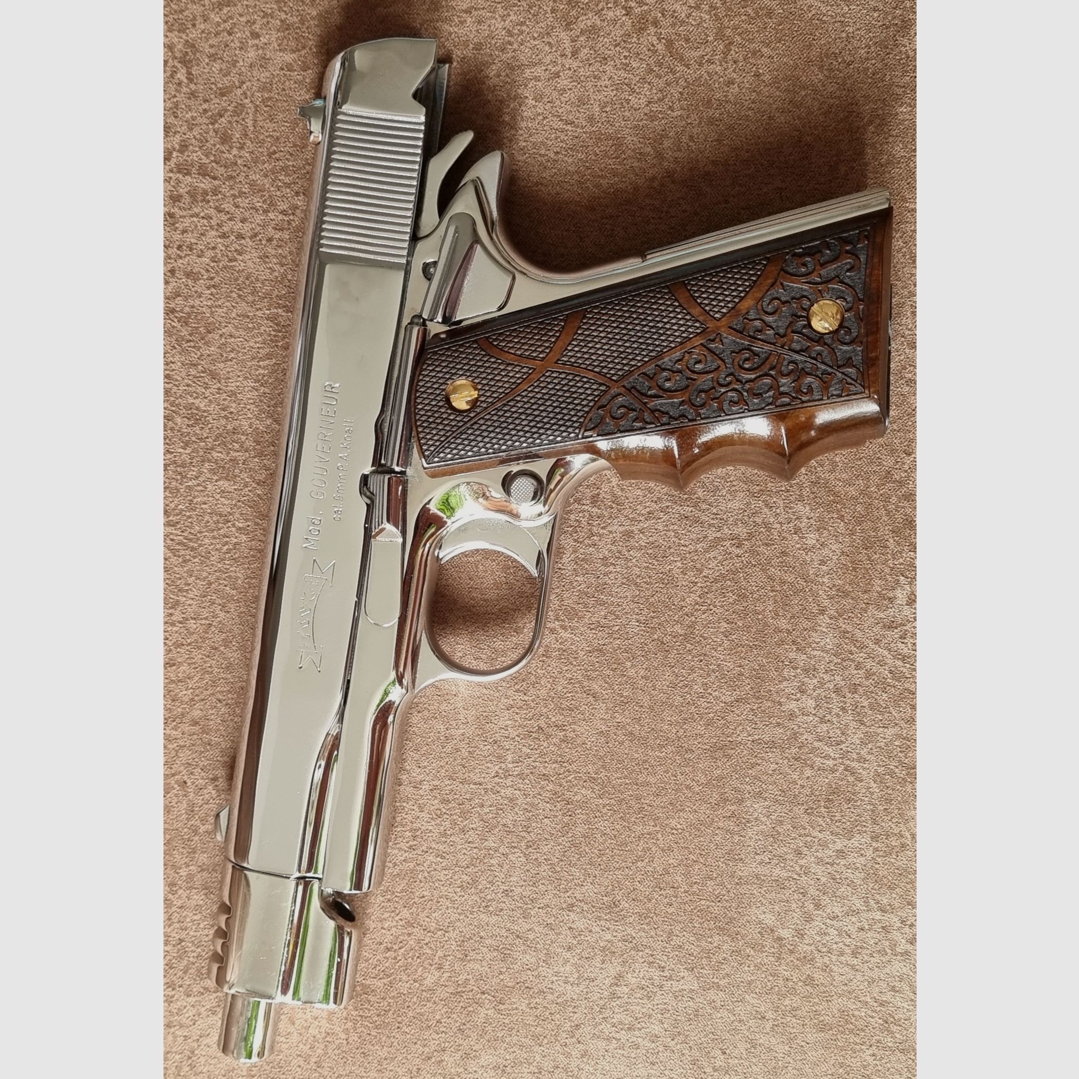 IWG Gouvernement en chrome avec holster