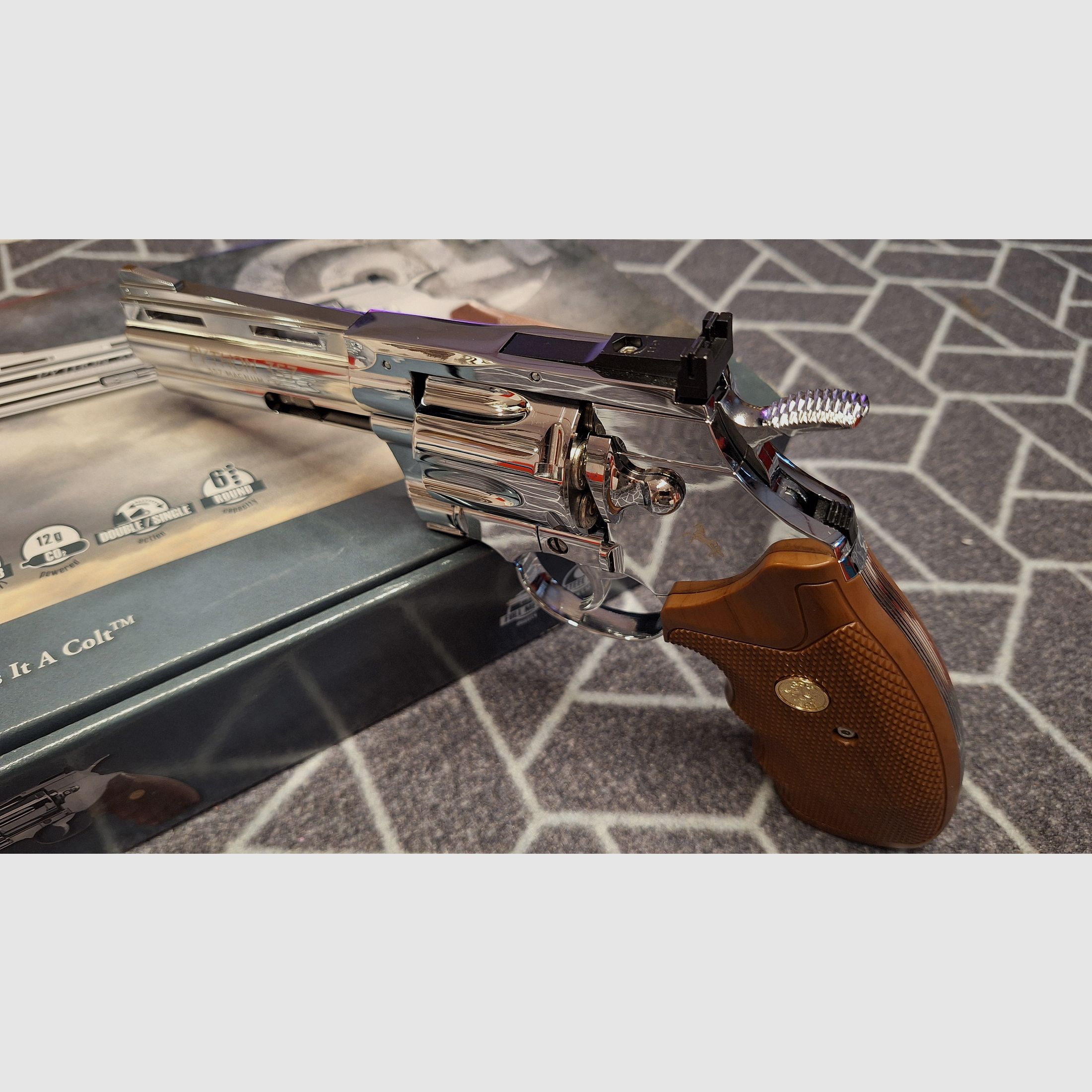 Colt Python 4" / Całość metalowa chromowana / 4,5 mm BB / CO2