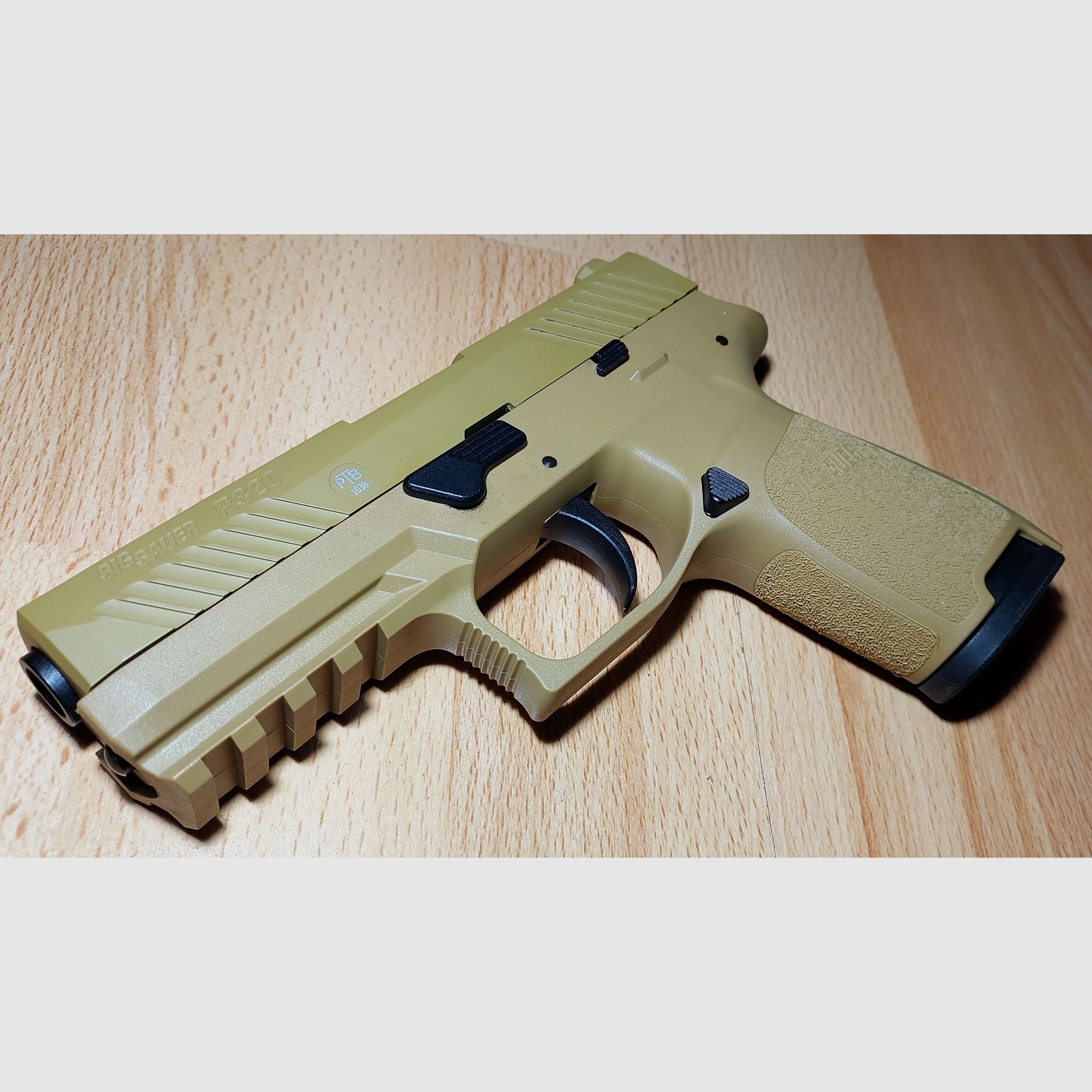 SIG SAUER P320 TAN SRS-PISTOLE 9MM P.A.K. (PTB 1038) NOWY