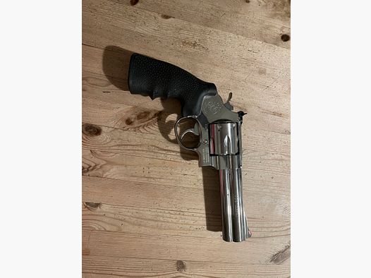 Smith & Wesson 629 Classic 5