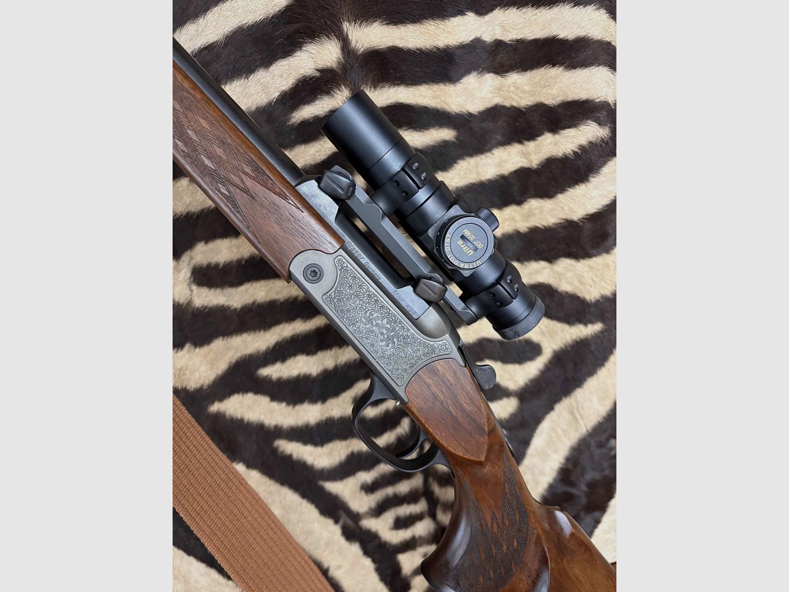 Blaser K95 Luxe Gravée Repetierbüchse Kal. 7RM – ca. 65cm – Rotpunktvisier Ultra Dot, Bild 5 von 9