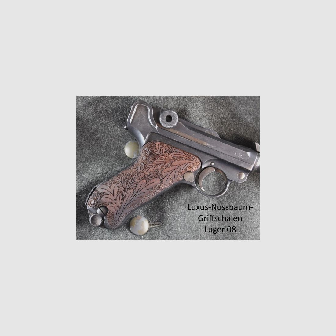 Nussbaum-Luxus-Griffschalen für Pistole Luger 08 mit Rankenverschneidung