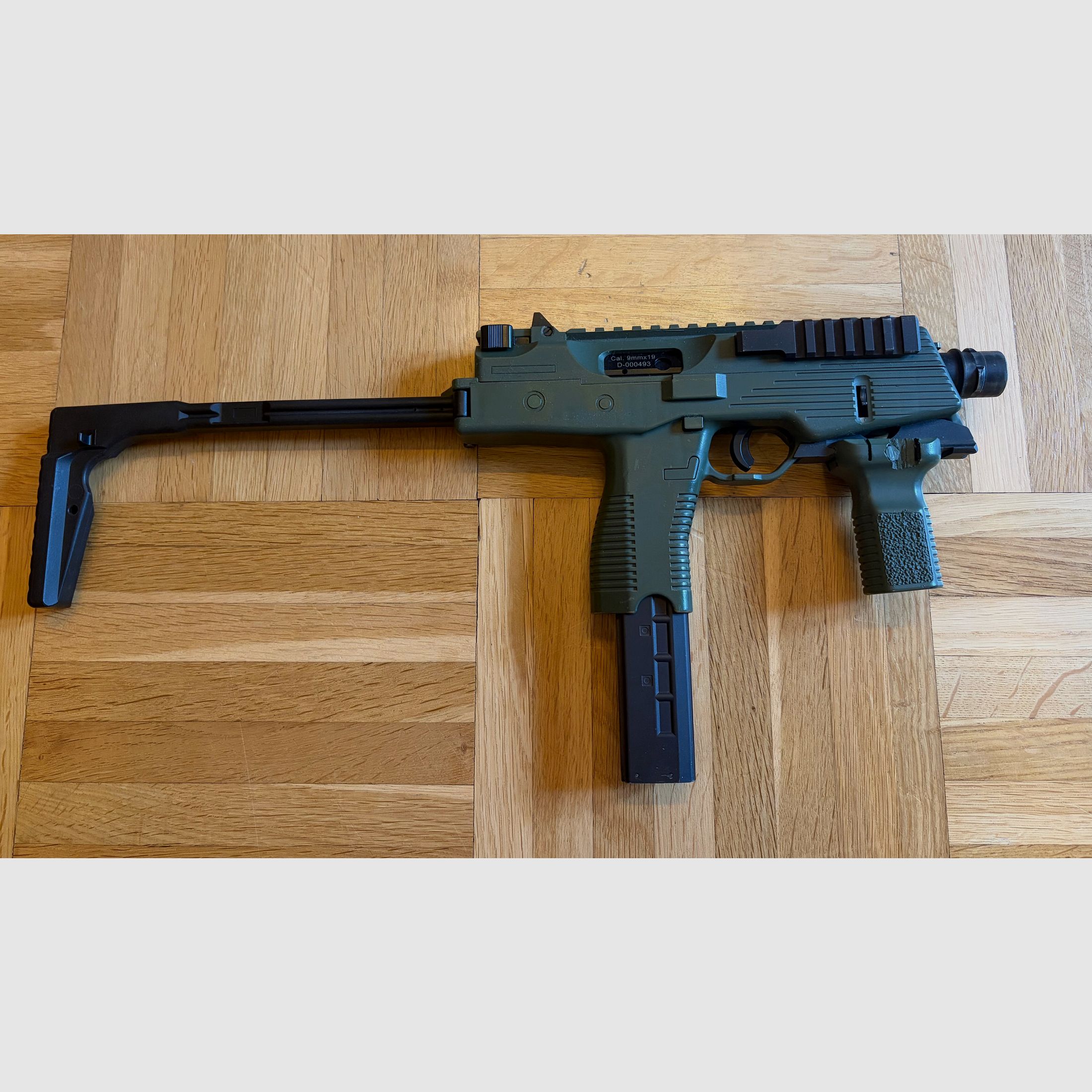 B&T MP9 A3 GBB von KWA – mit 3 Magazinen & Explosionszeichnung – guter Zustand
