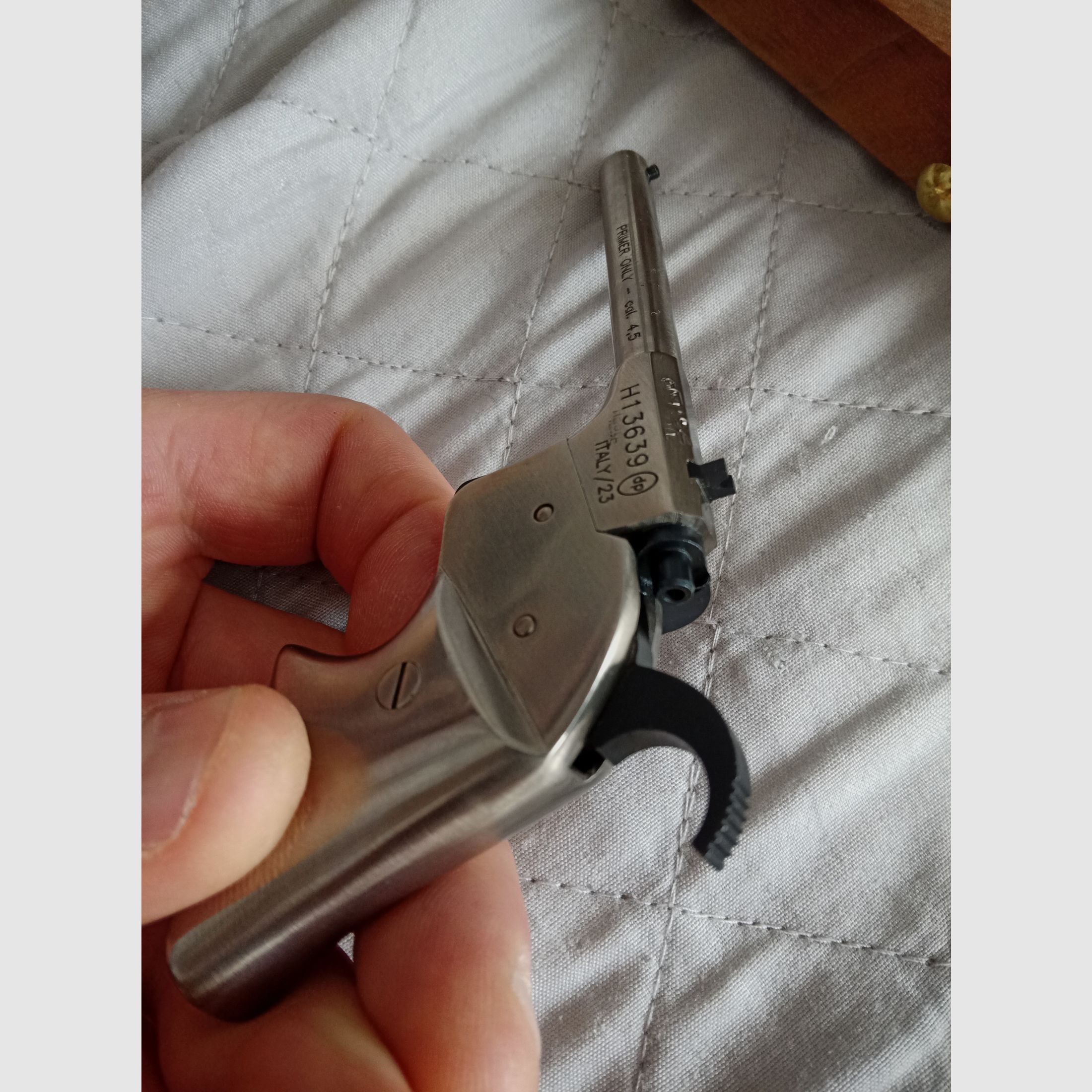 Pistolet à percussion Pedersoli Derringer Remington Rider à blanc calibre 4,5 mm avec boîte en bois (neuf encore)