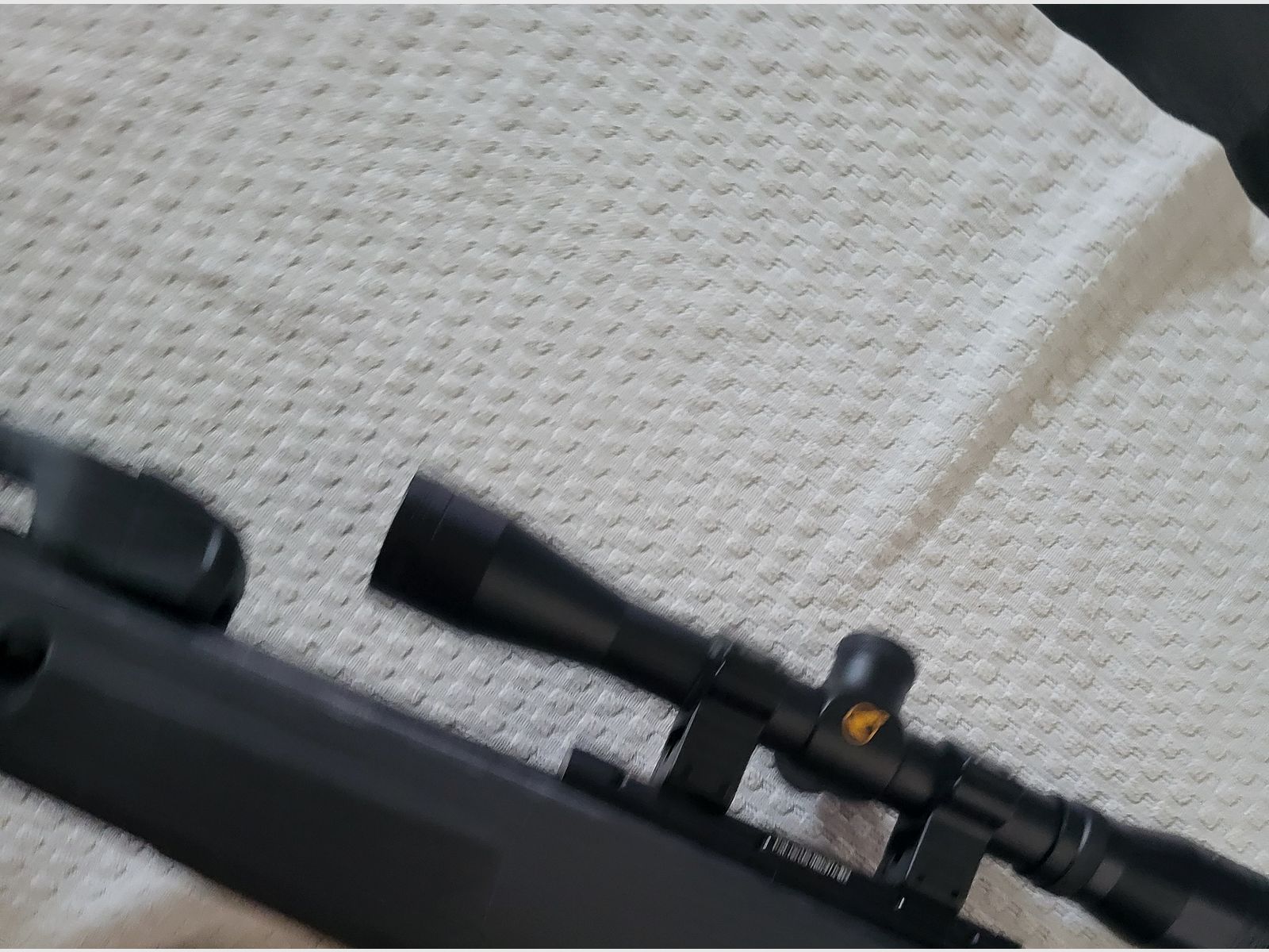 Luftdruckgewehr 4,5 mm mit Zielfernrohr – neuwertig, ideal für Sportschützen
