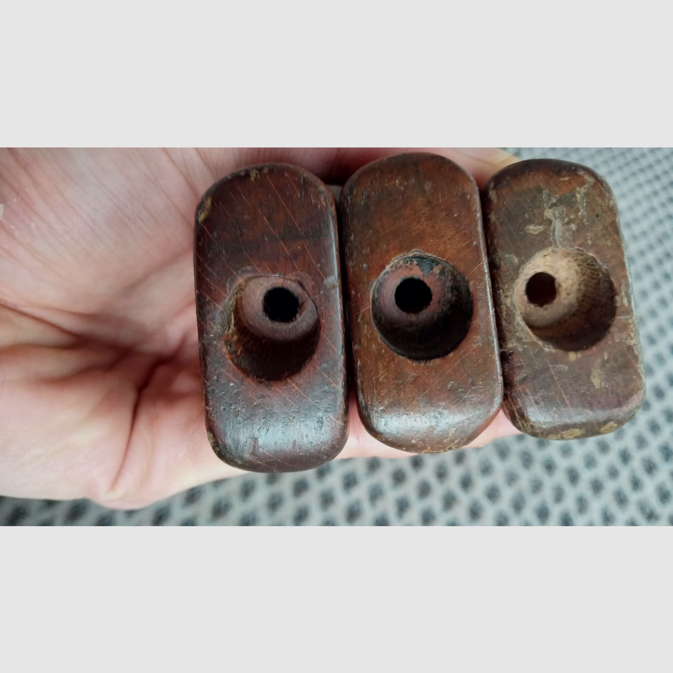 Original Ungarische AMD-63 Pistolengriffe aus Buchenholz inkl. Stahl Ferrule  // AMD 65 AK AKM Griff Buche Holz