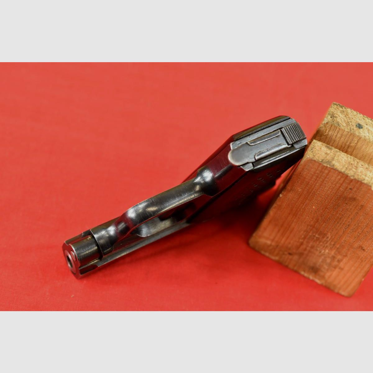 #566 Pistola CZ «Z», Checoslovaquia, año 1952, cal. 6,35, imagen 7 de 9