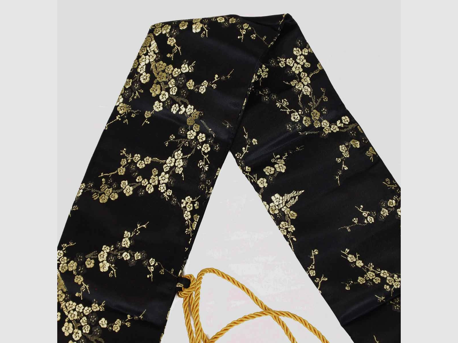 Schwarzer Schwertbeutel mit eingesticktem Muster