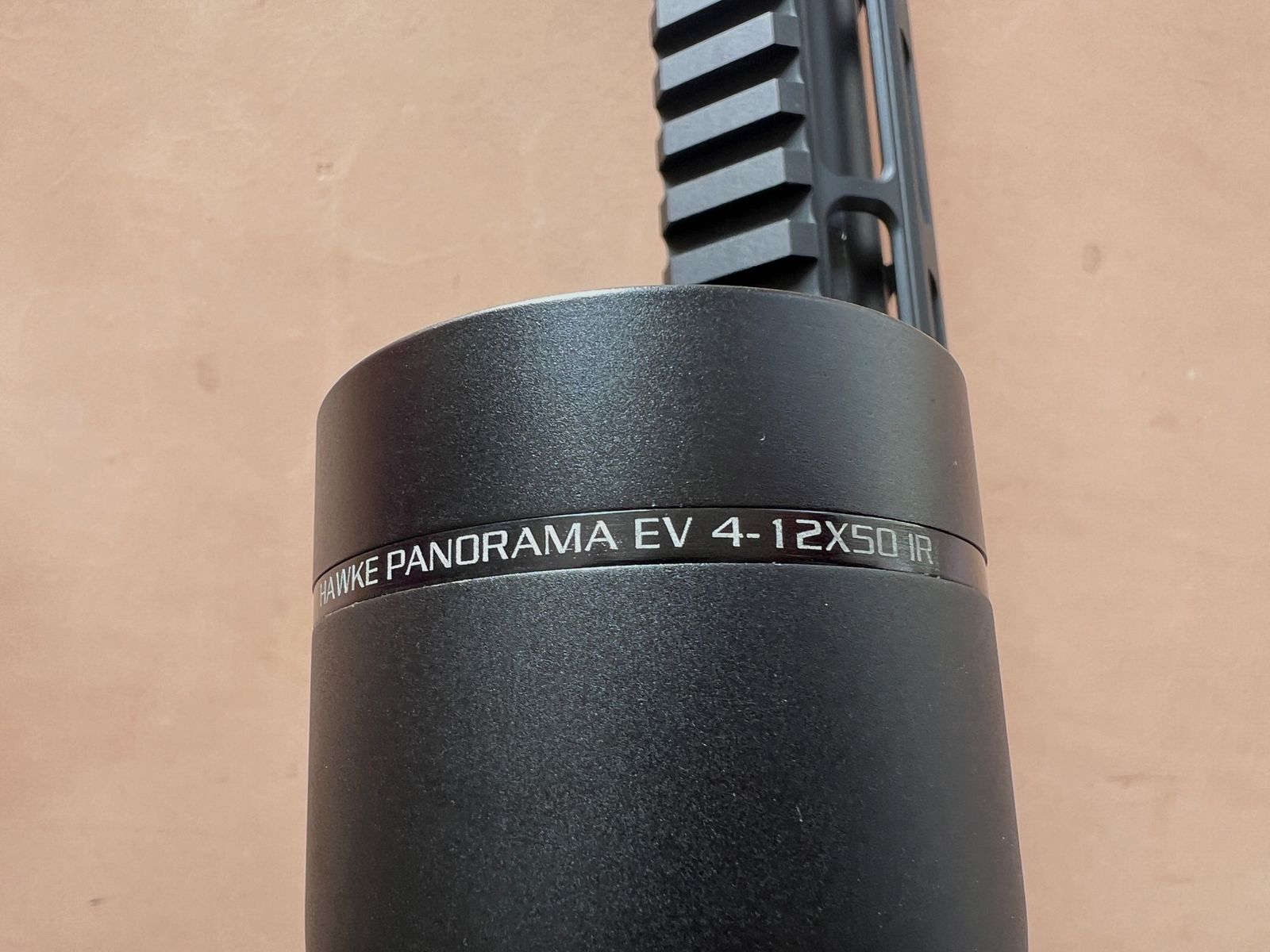 Hera Arms AR15 mit Glas und Zubehör