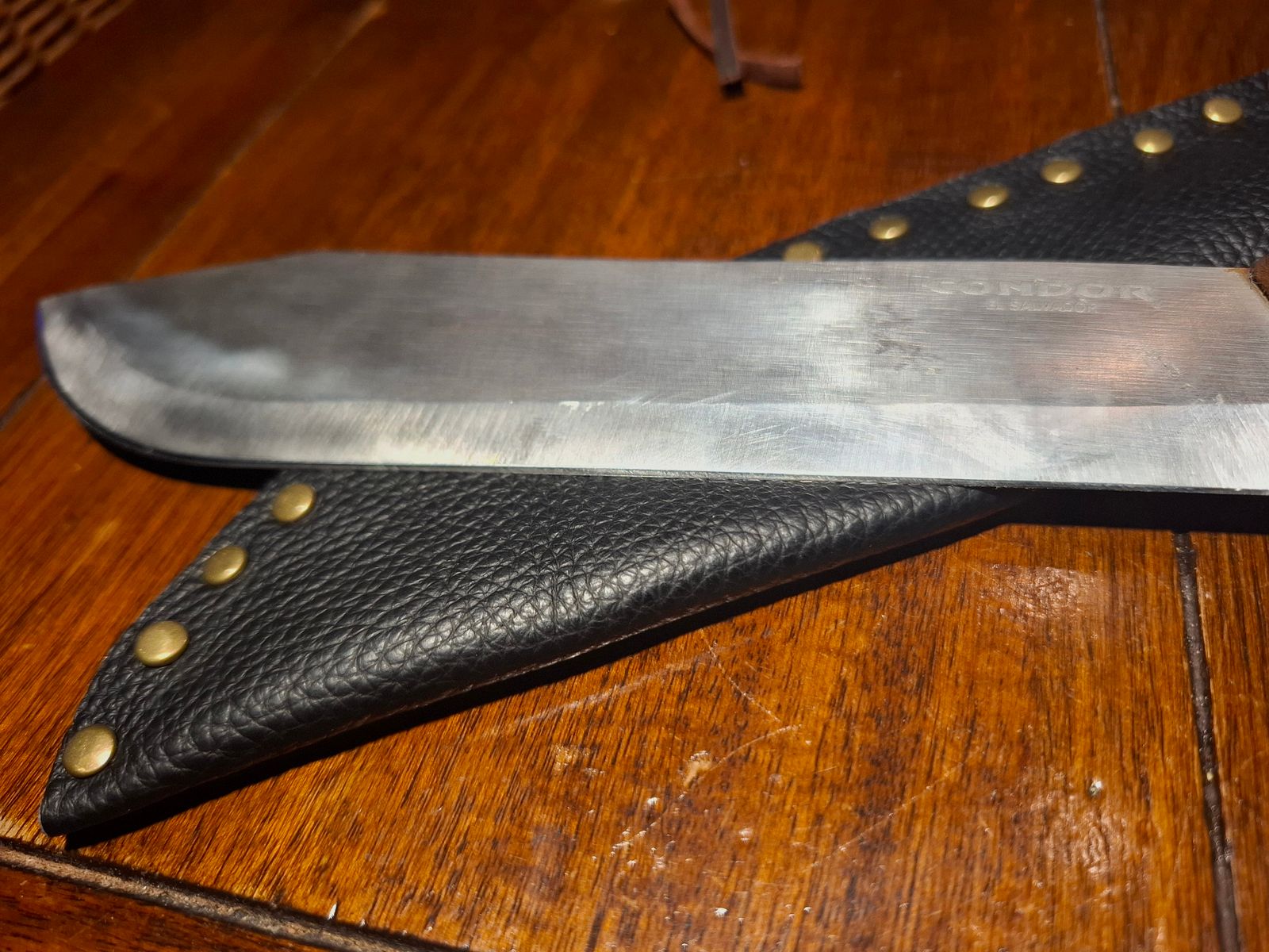 CONDOR ASADO MESSER aus El Salvador