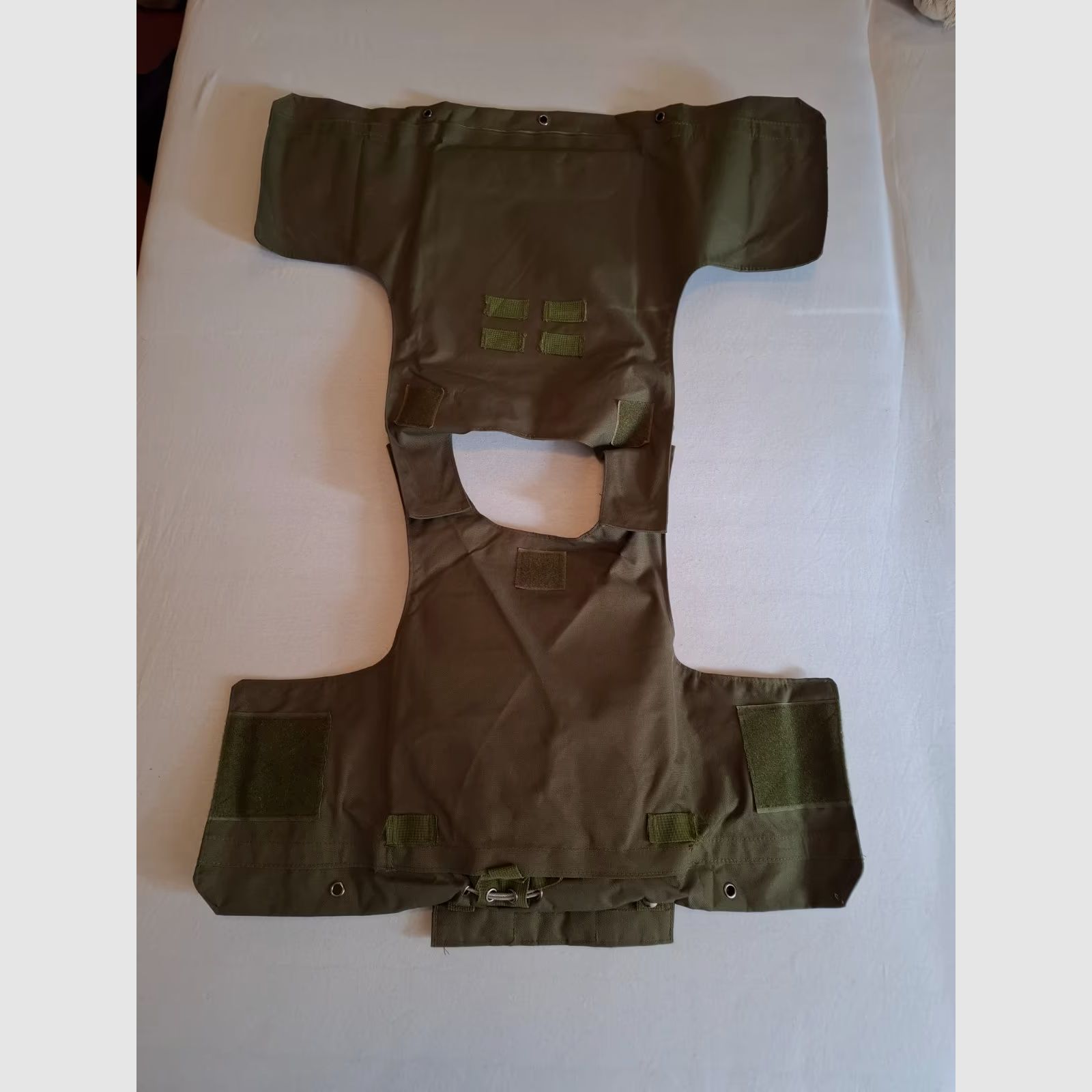 Olivgrüne Schutzweste für den Airsoftgebrauch