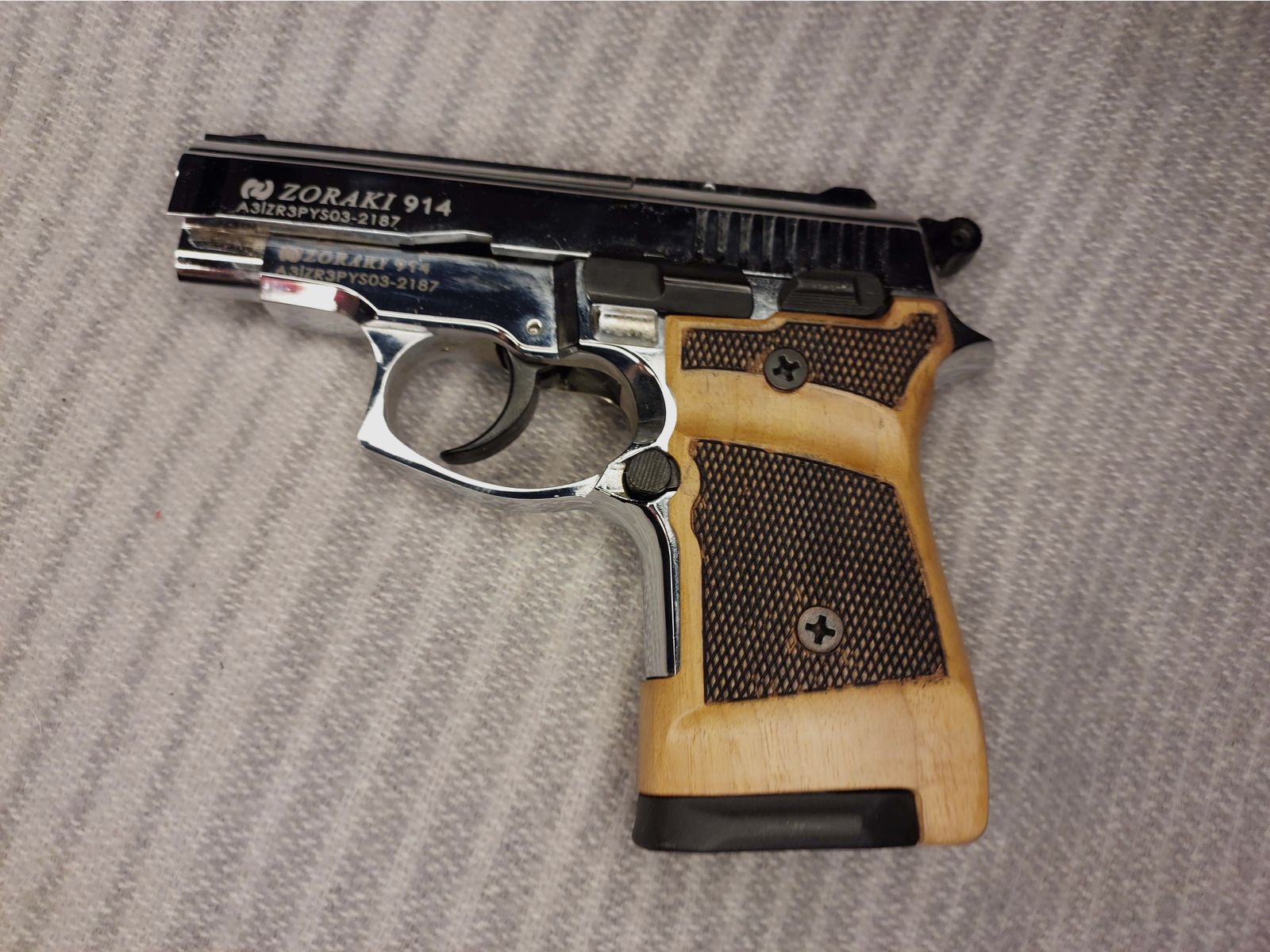 Zoraki 914 Pistolet alarmowy 9mm P.A.K. Chromowane uchwyty drewniane 2 magazynki kabura (1014)