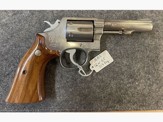 Smith + Wesson 65