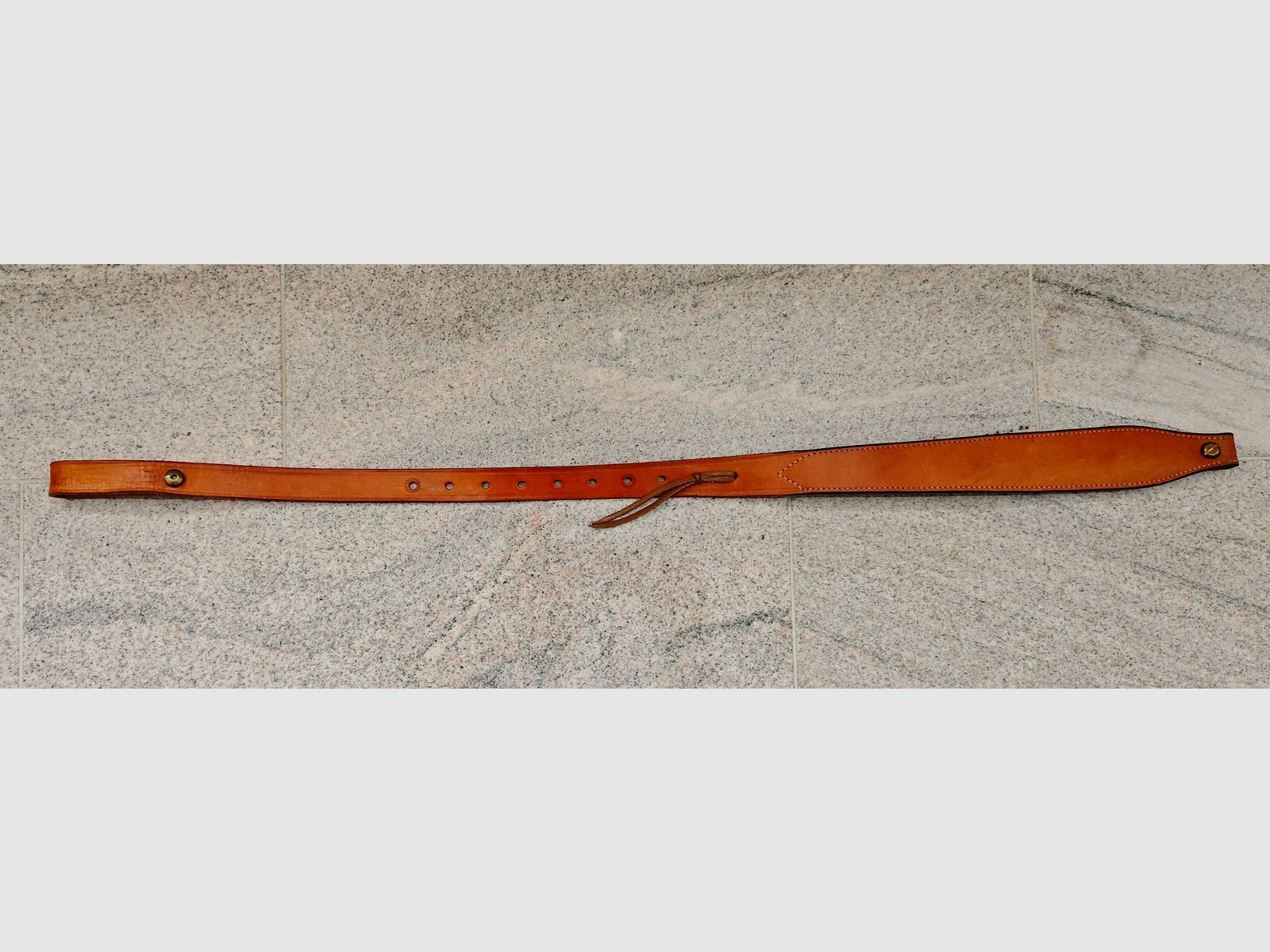 Skórzany pasek do karabinu