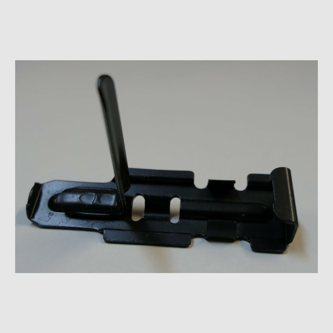 DDR VEB Geräte-& Werkzeugbau Wiesa orginal DDR NVA AK 47 Magazinbodenhalter vollständig [ 54 ] unbenutzt, neu für AK47, 7,62x39