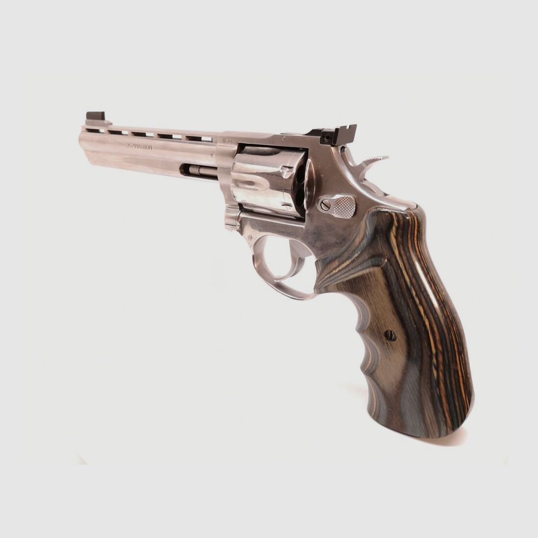 Taurus 689