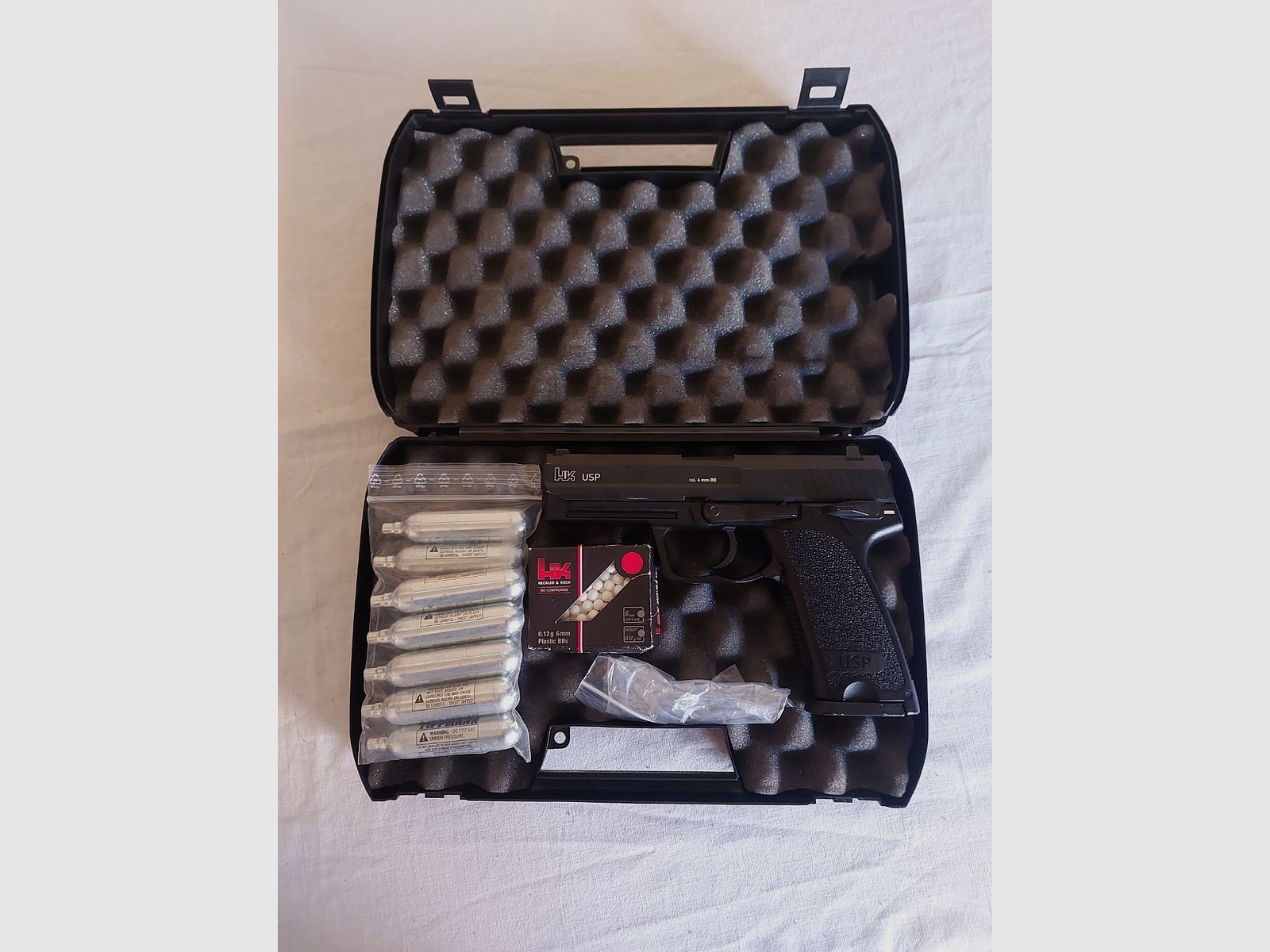 HK USP 6mm CO2 GBB con accesorios