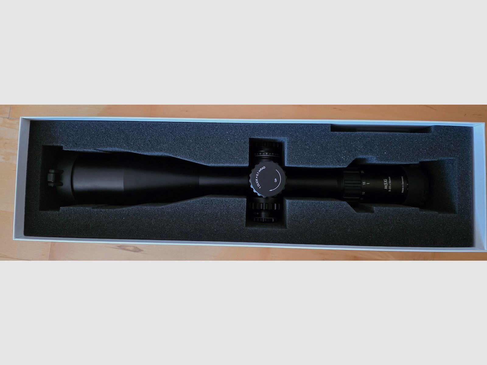Steiner M5Xi 5-25x56, FFP, 34mm Mittelrohrdurchmesser, TReMoR3 militärisches Absehen, wie neu