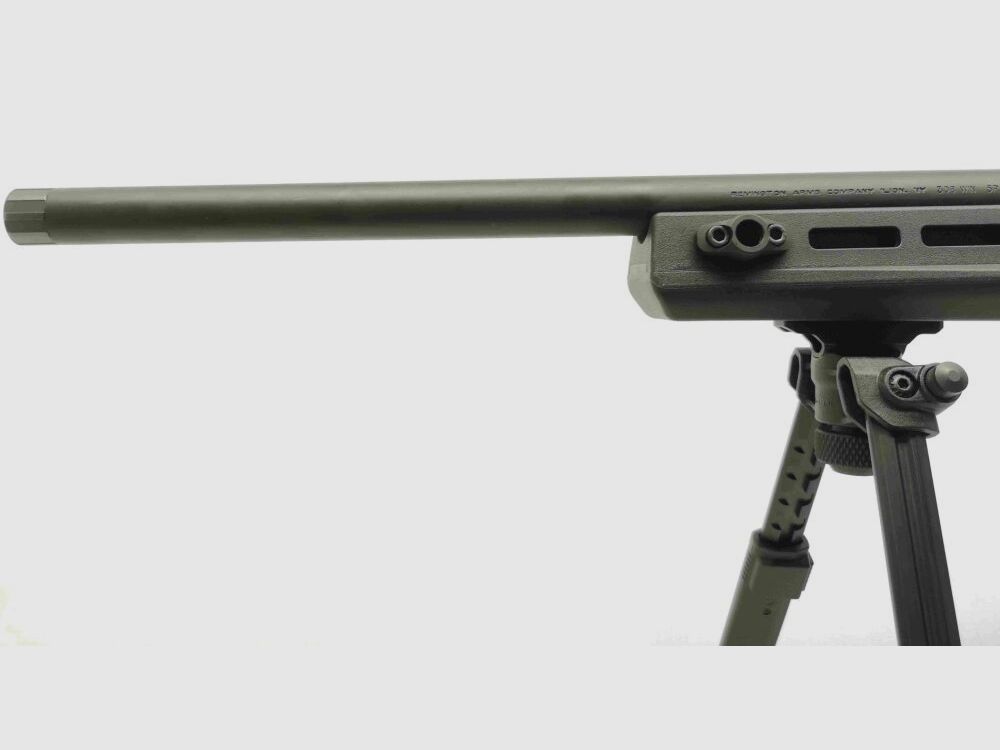 Remington 700 con culata Magpul Hunter y mira HAWKE Vantage