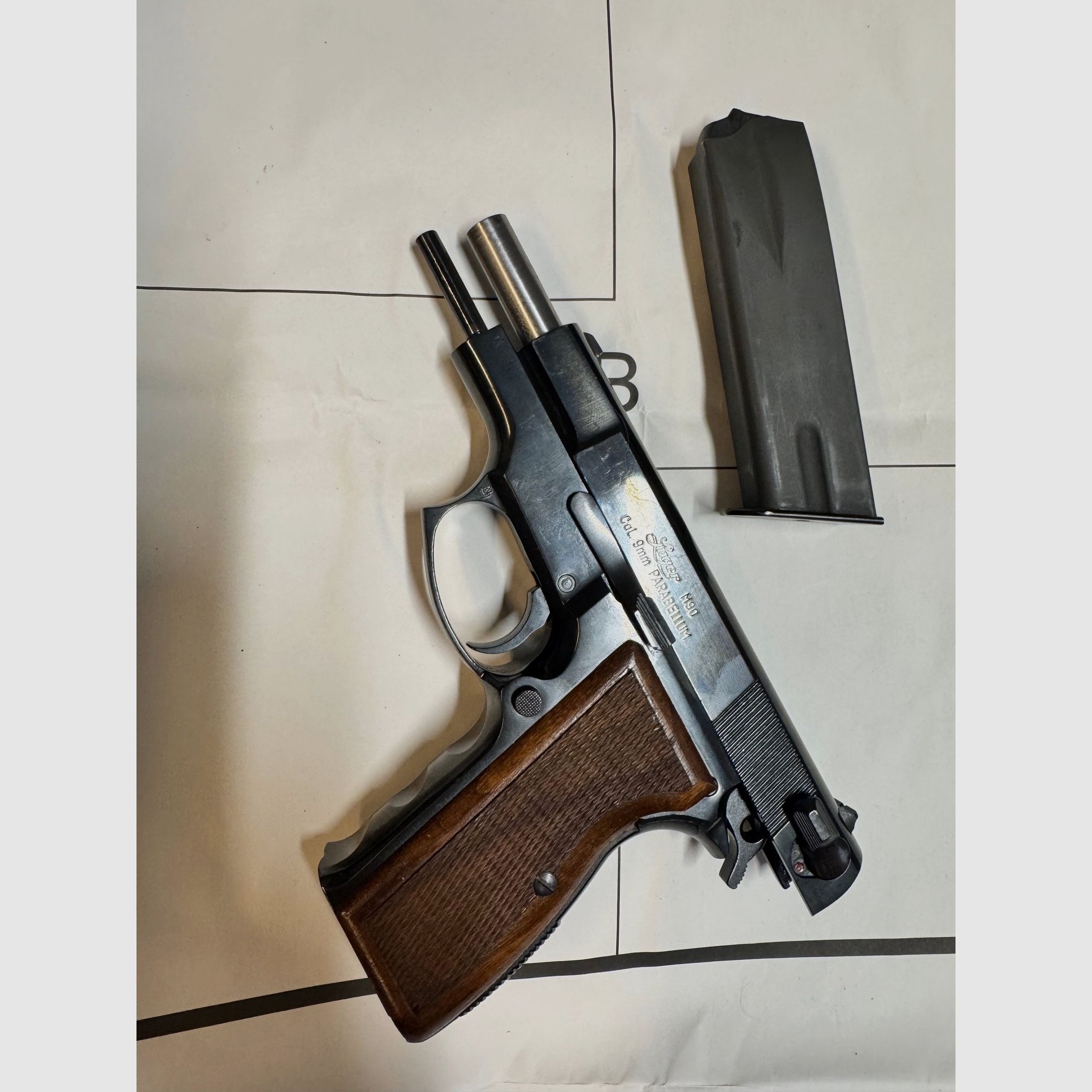 halbautomatische Pistole Luger M90DA Kal. 9mmLuger