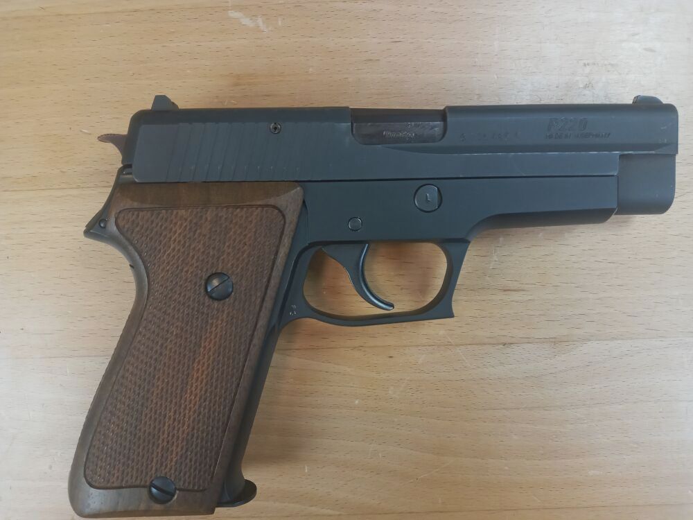 Sig Sauer P 220