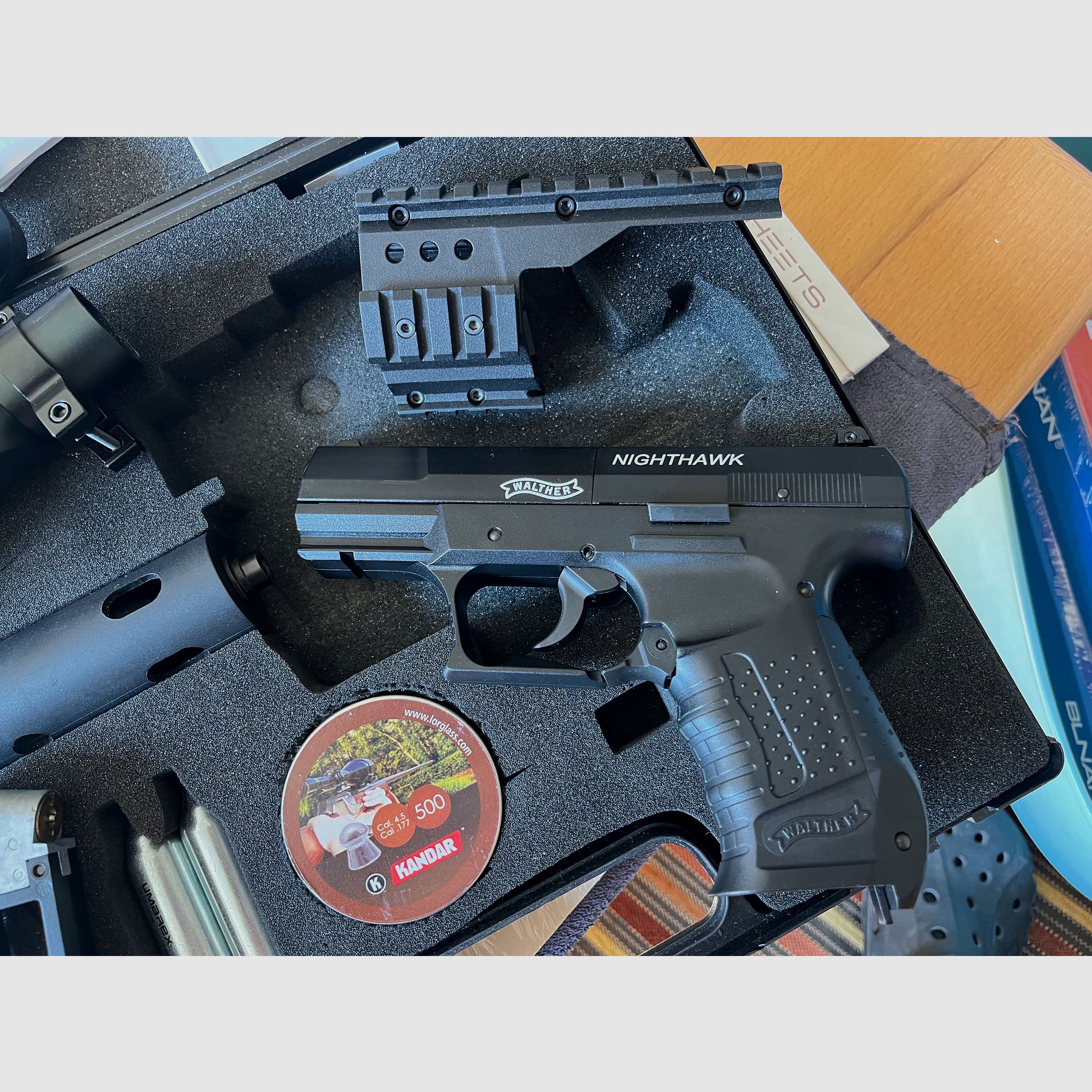 Walther Nighthawk Set, CO2, pistola de aire, incl. óptica (reddot), compensador y maletín,